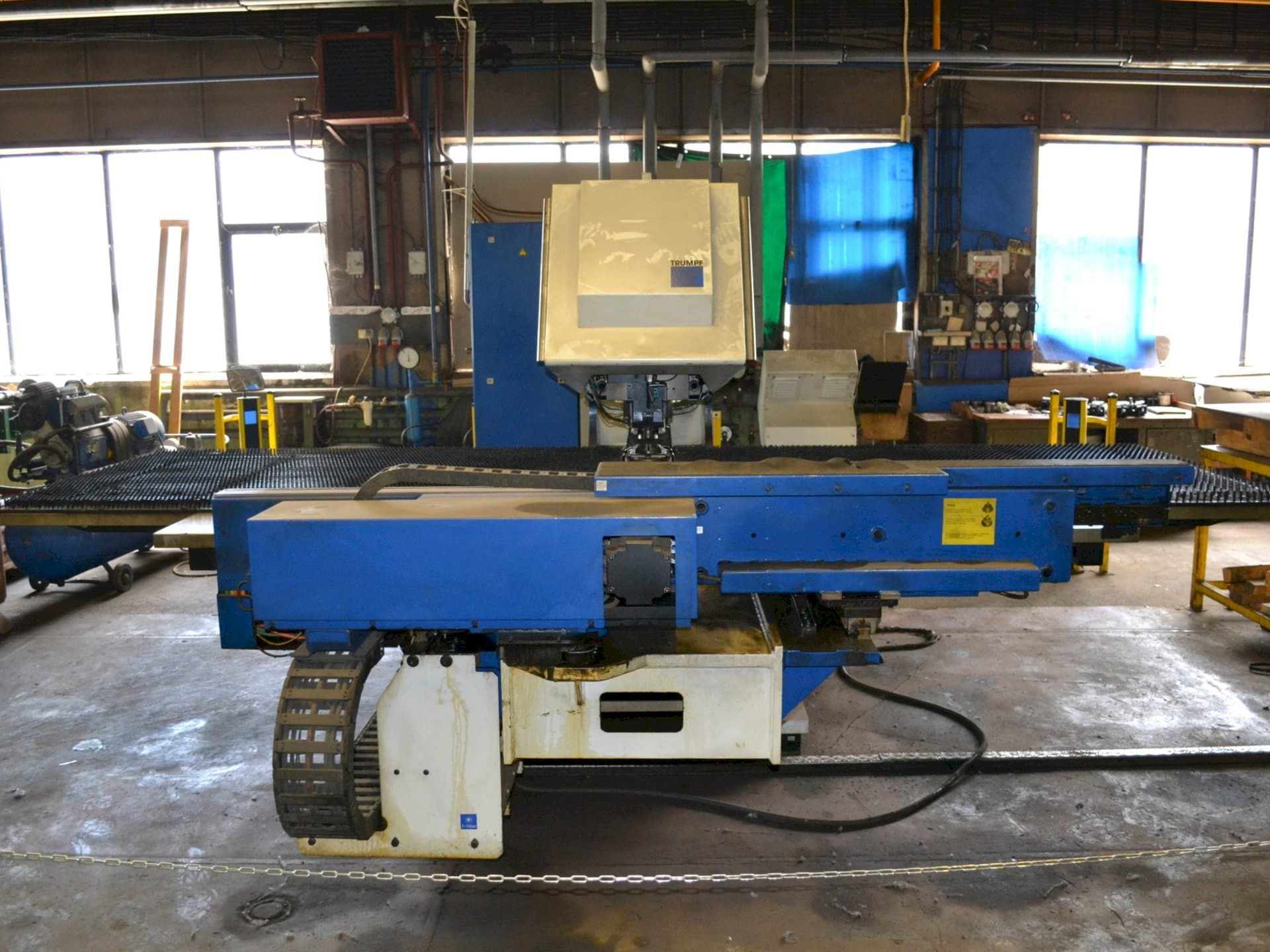 Koneen Trumpf Trumatic 2000R etunäkymä