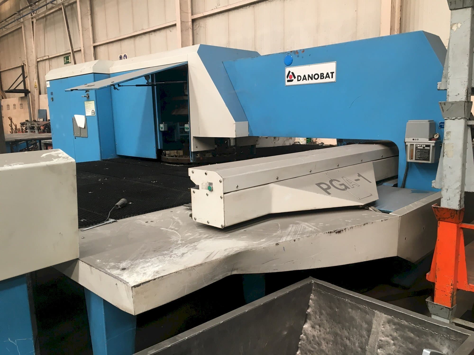 Koneen  DANOBAT PGA-1 etunäkymä