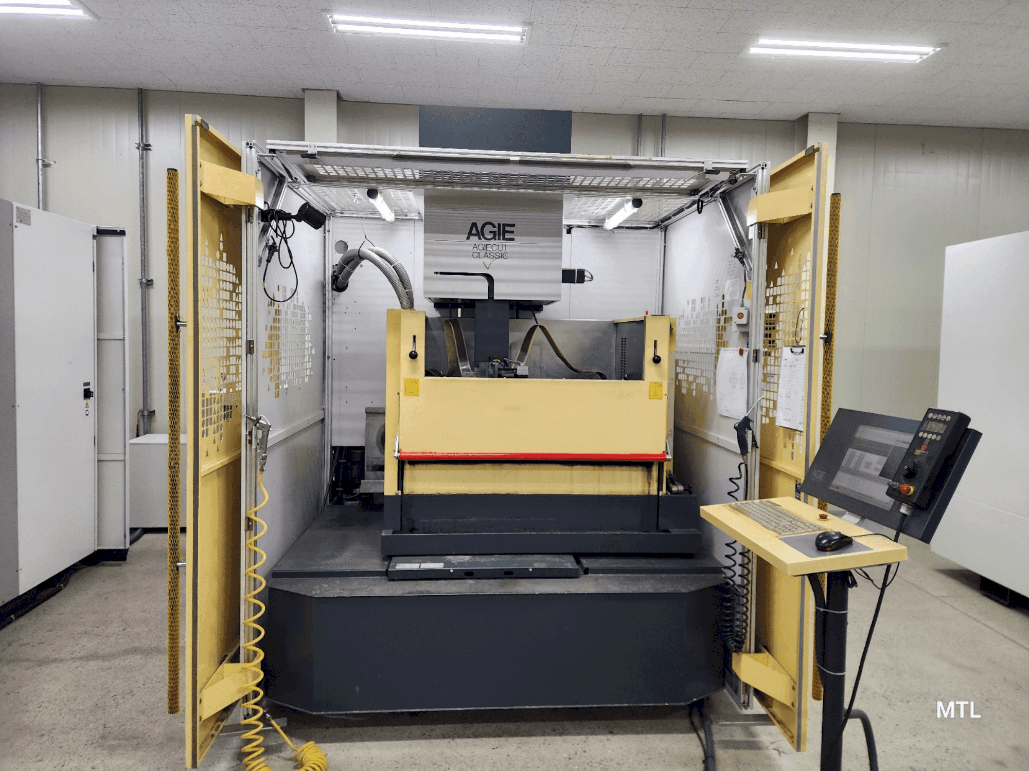 Koneen  AgieCharmilles Agiecut Classic V3 etunäkymä