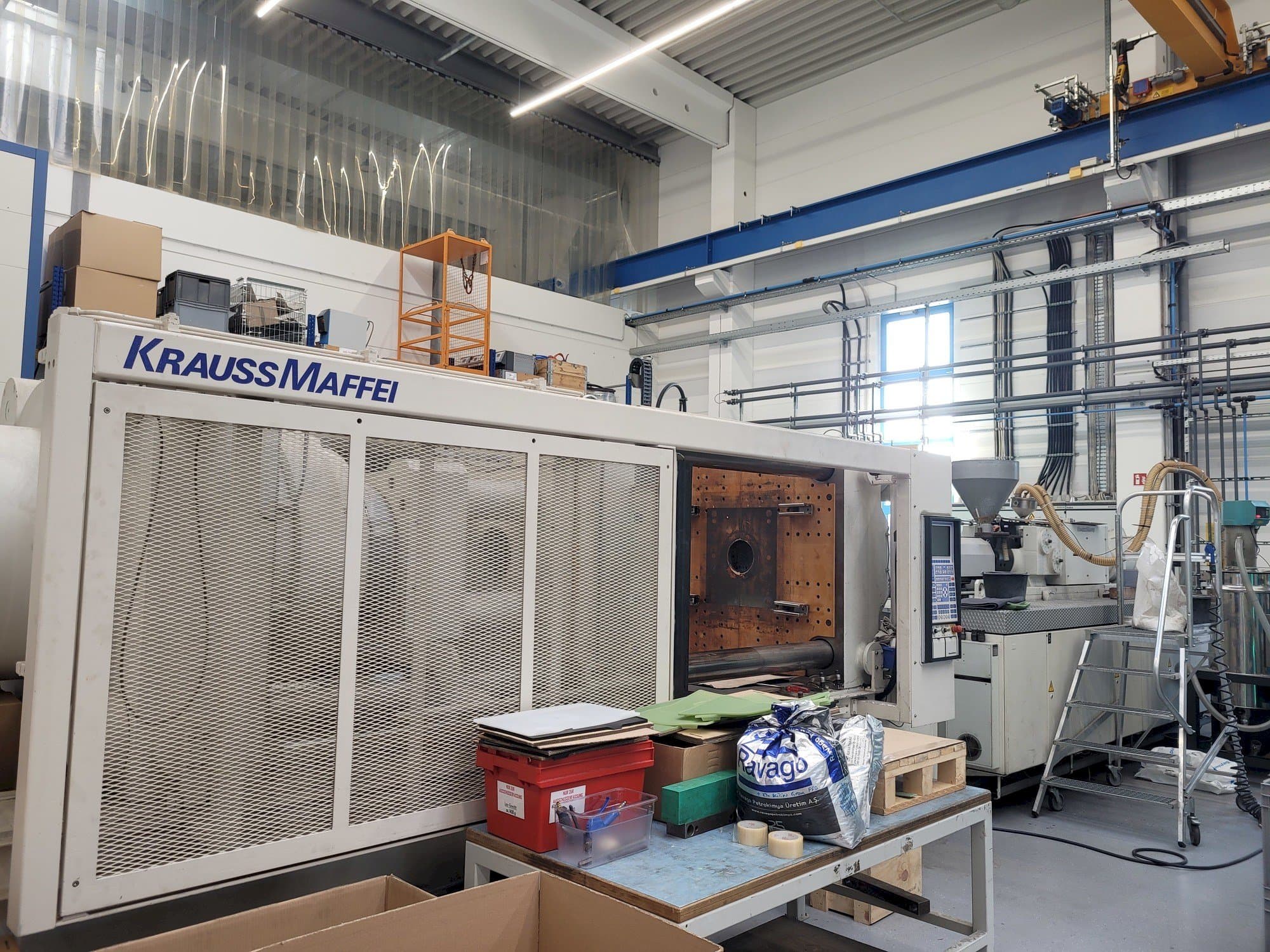 Koneen Krauss Maffei 650-4350BM-MC4 etunäkymä