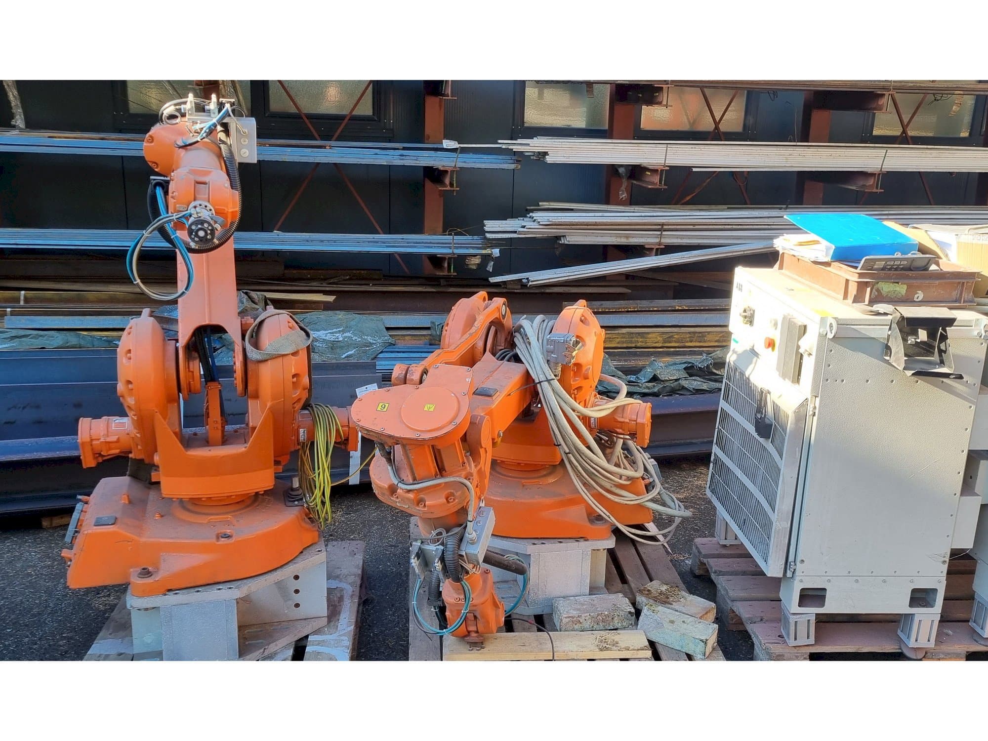 Koneen ABB IRB2400 M2000 etunäkymä