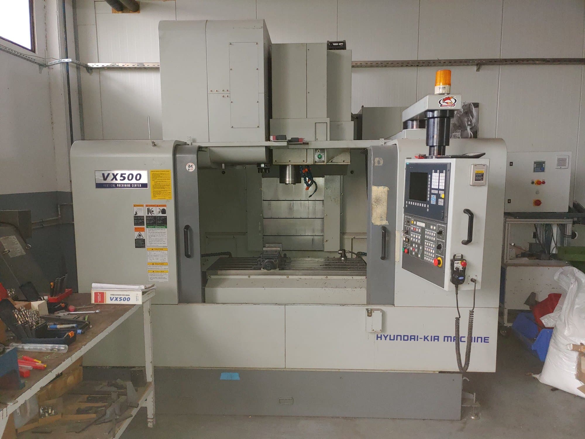 Koneen Hyundai Kia VX 500 etunäkymä