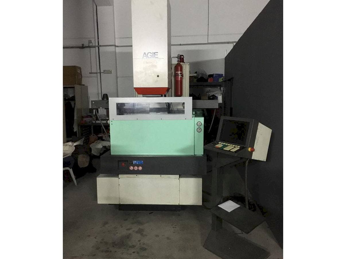 Koneen AGIE Agietron Compact 3 etunäkymä