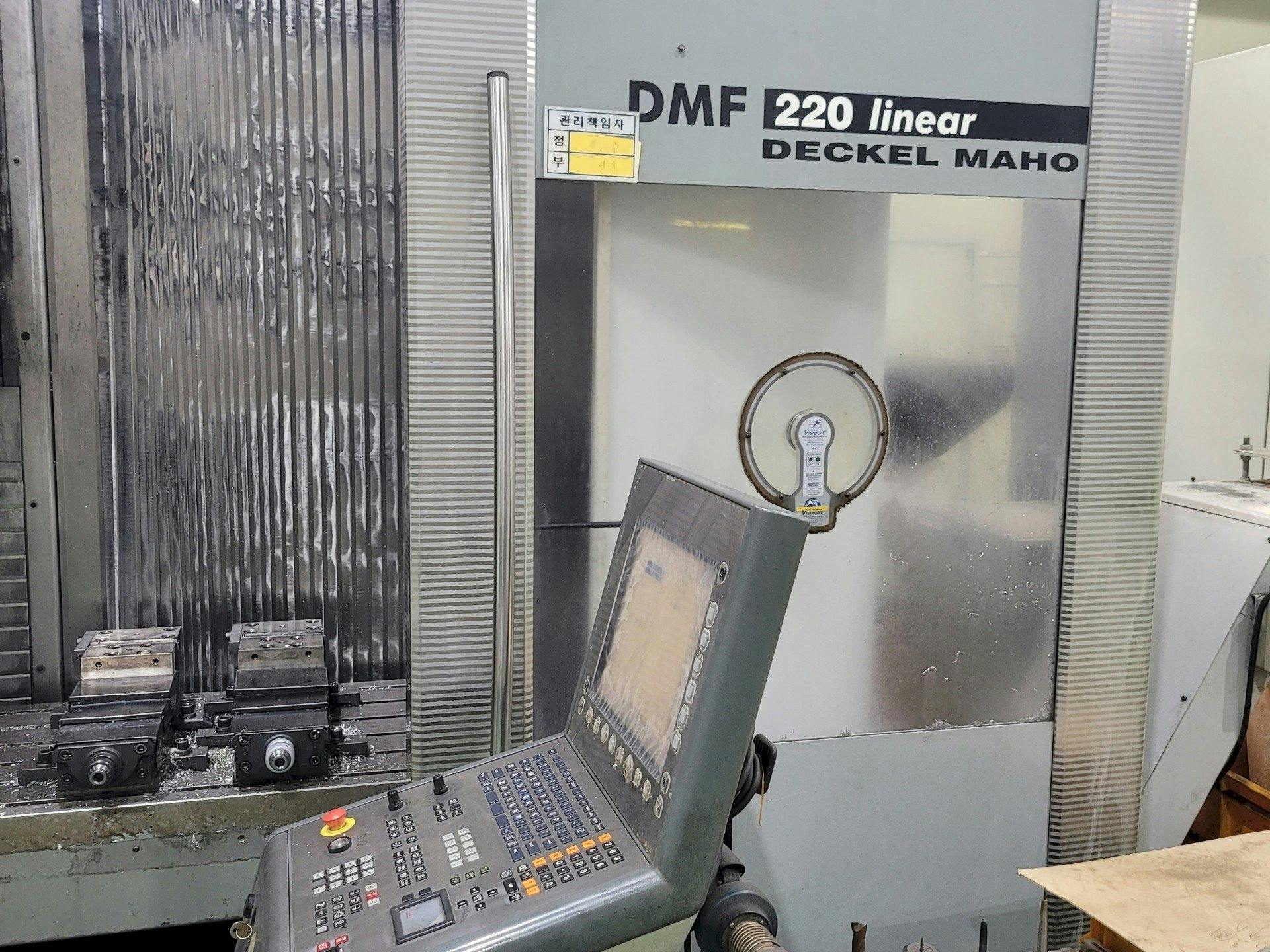 Koneen  DECKEL MAHO DMF 220 Linear etunäkymä