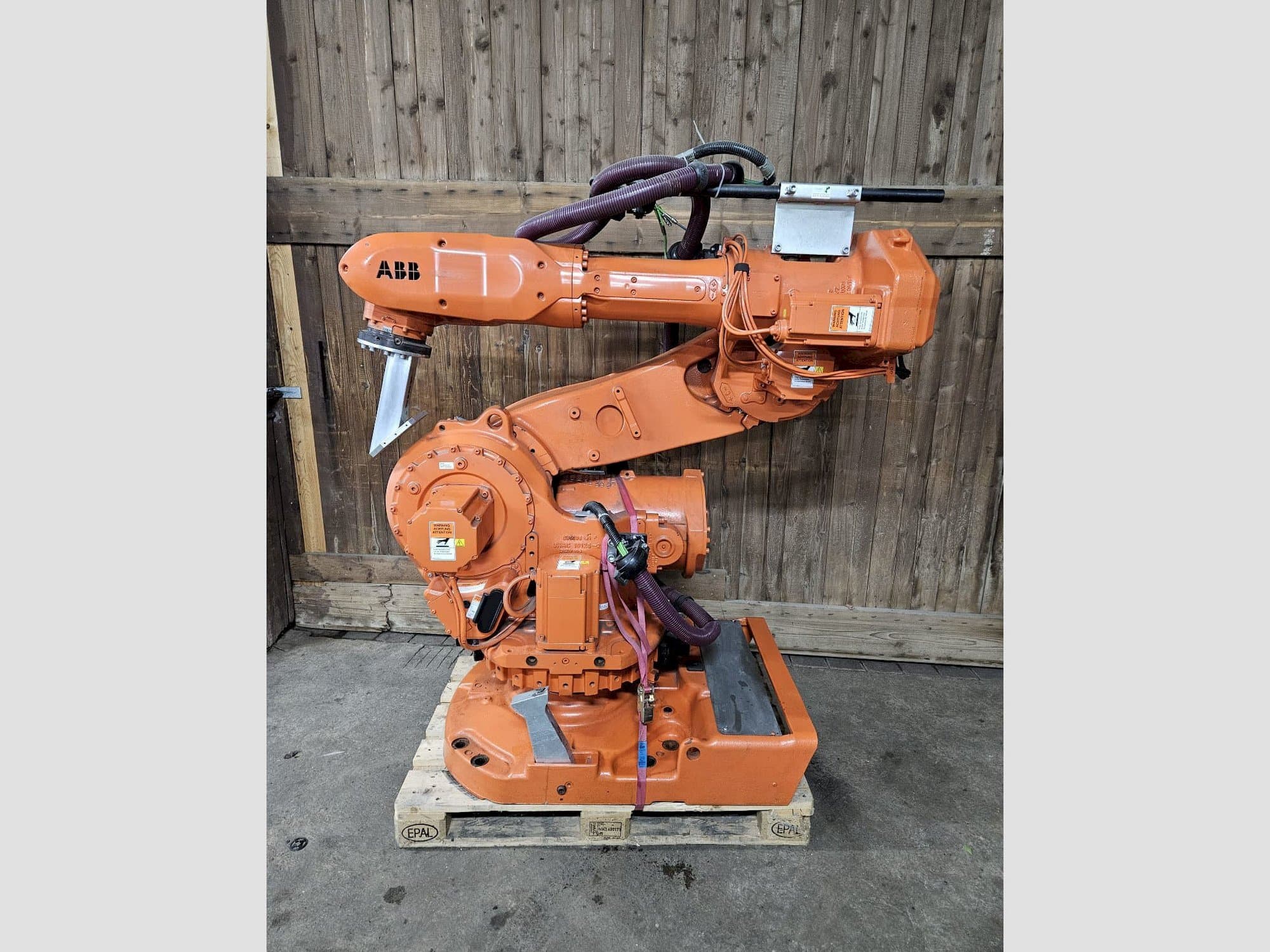Koneen  ABB IRB 6600-175/2.55 etunäkymä