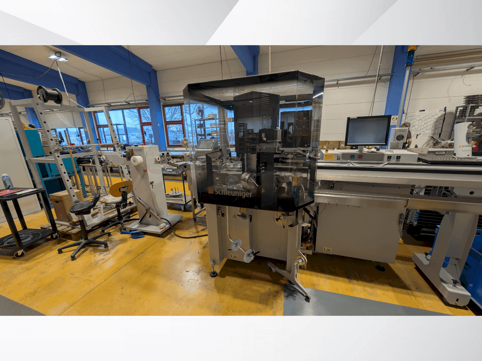 Koneen Schleuniger CrimpCenter 64 etunäkymä