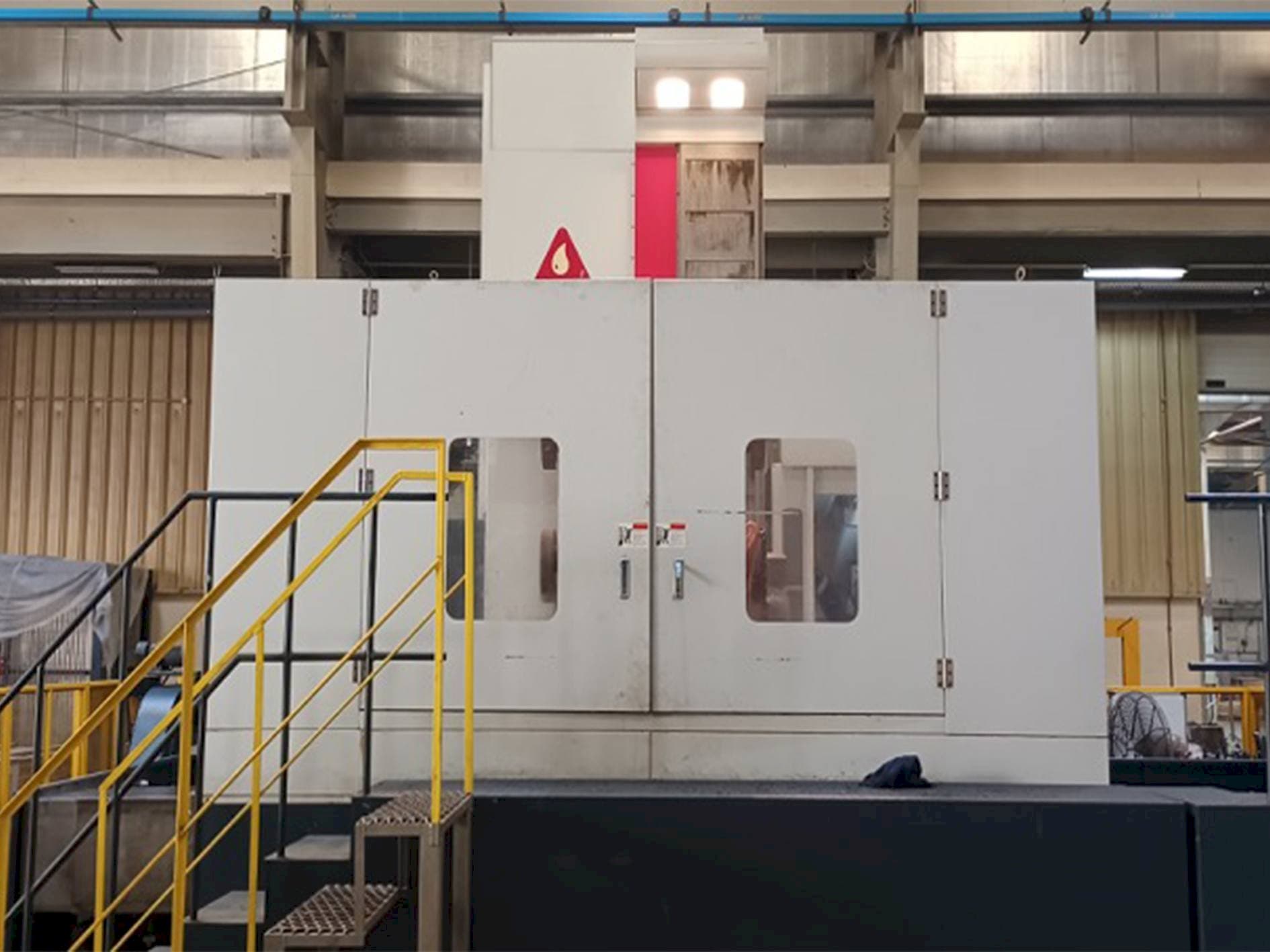 Koneen YOU JI HBM130/3022 etunäkymä