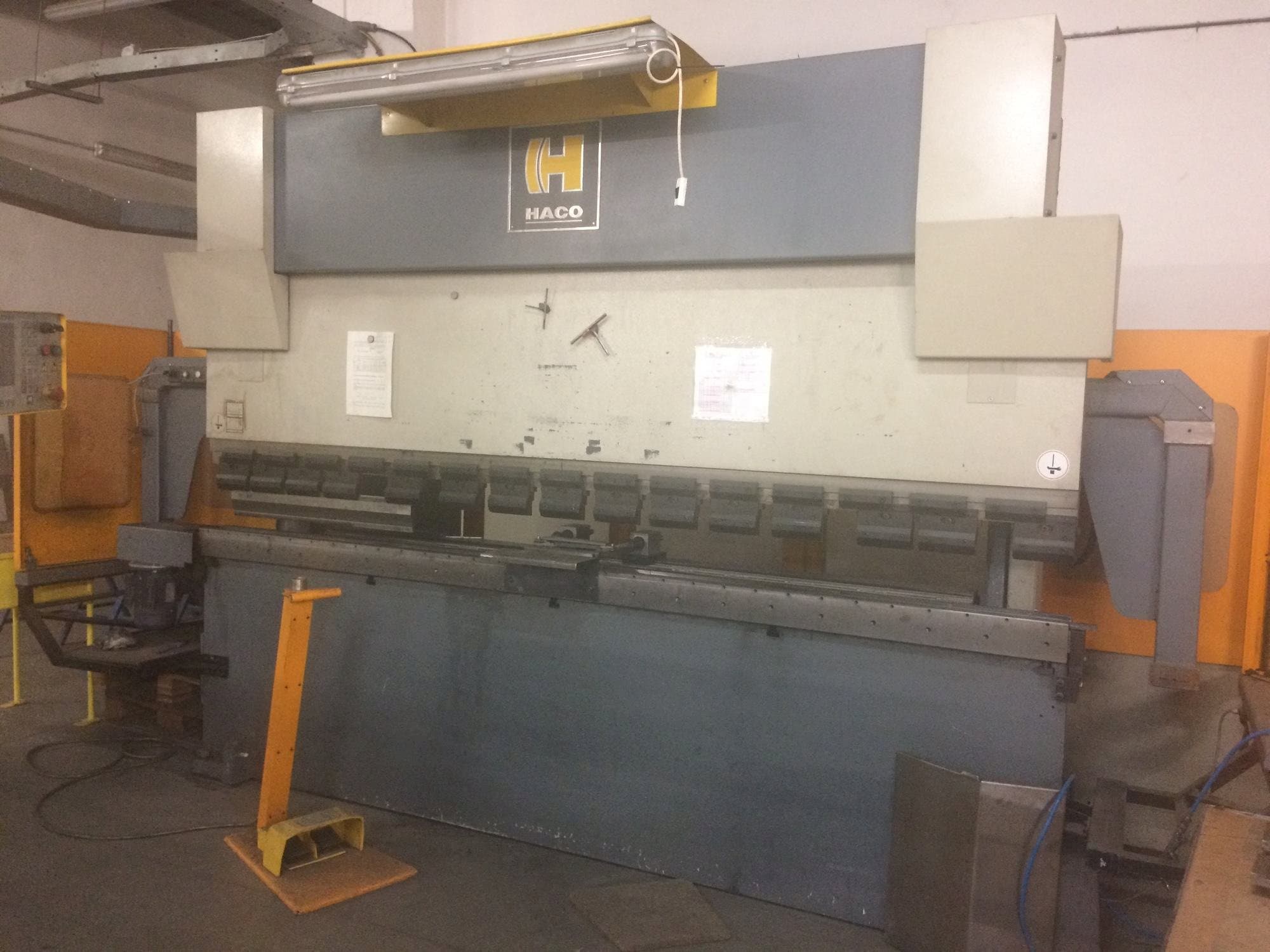 Koneen HACO EMR 30150 etunäkymä