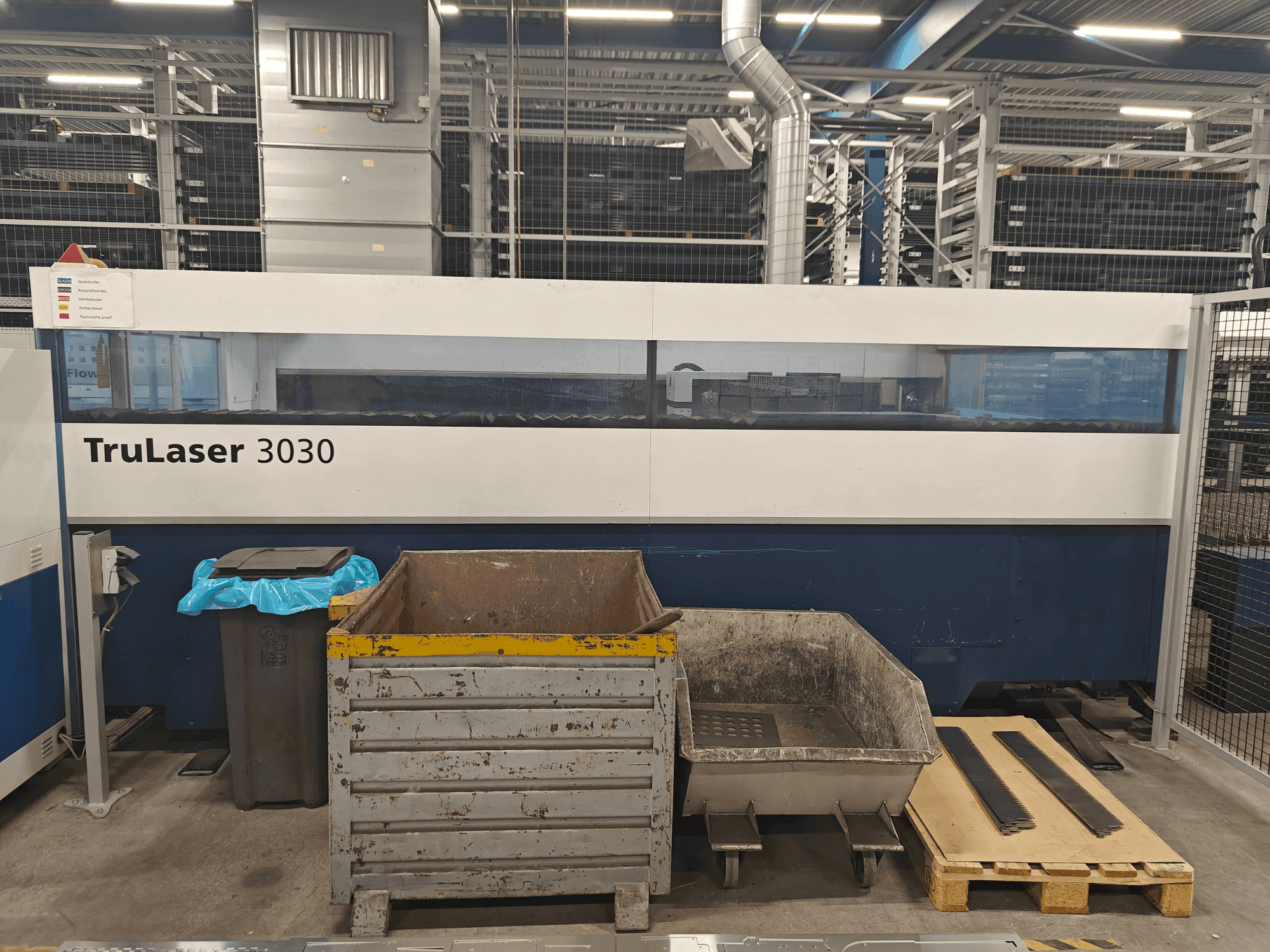 Koneen  TRUMPF TruLaser 3030 3,2kW CO2 etunäkymä