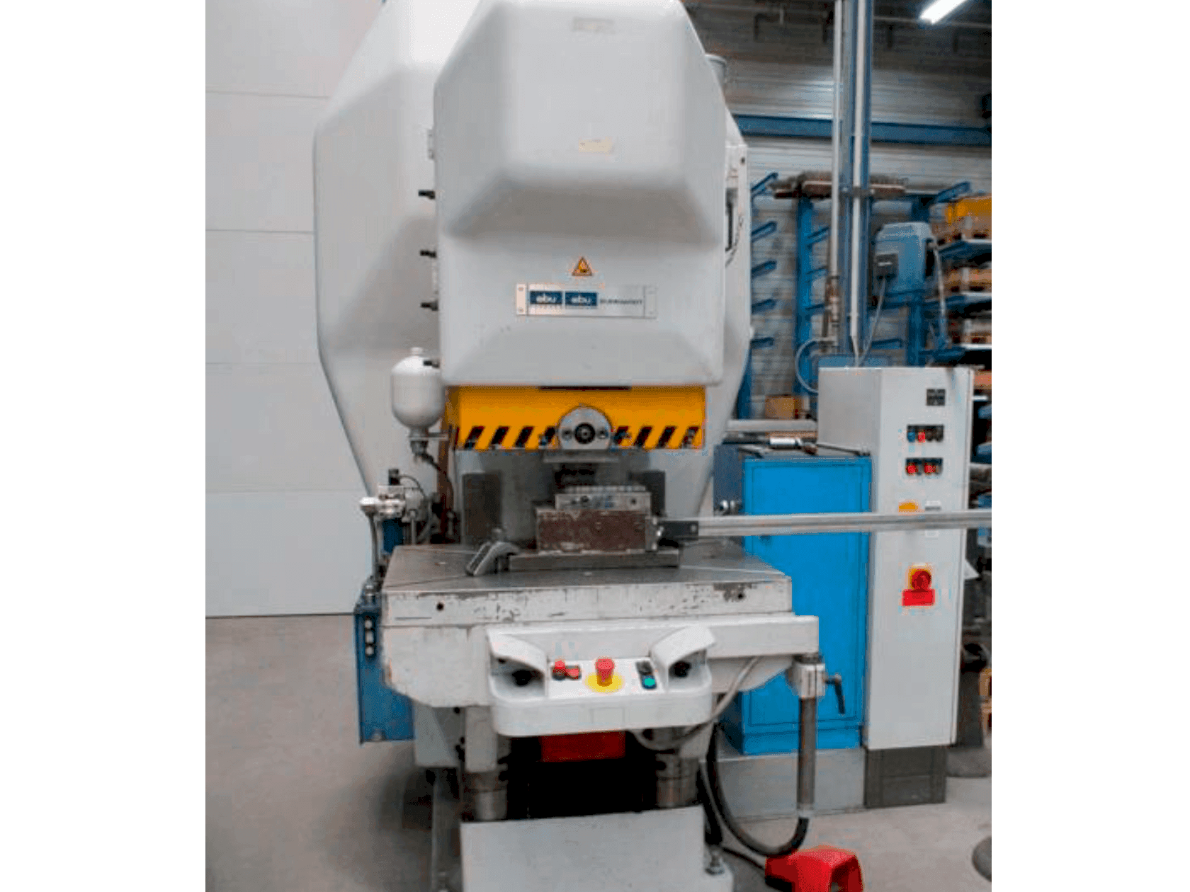 Koneen  Ebu H 80 RiV etunäkymä