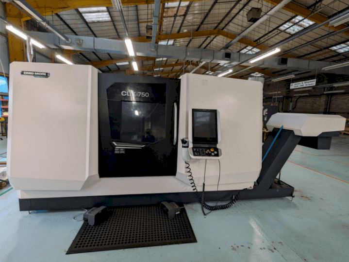 Koneen DMG MORI CLX750 V4 etunäkymä