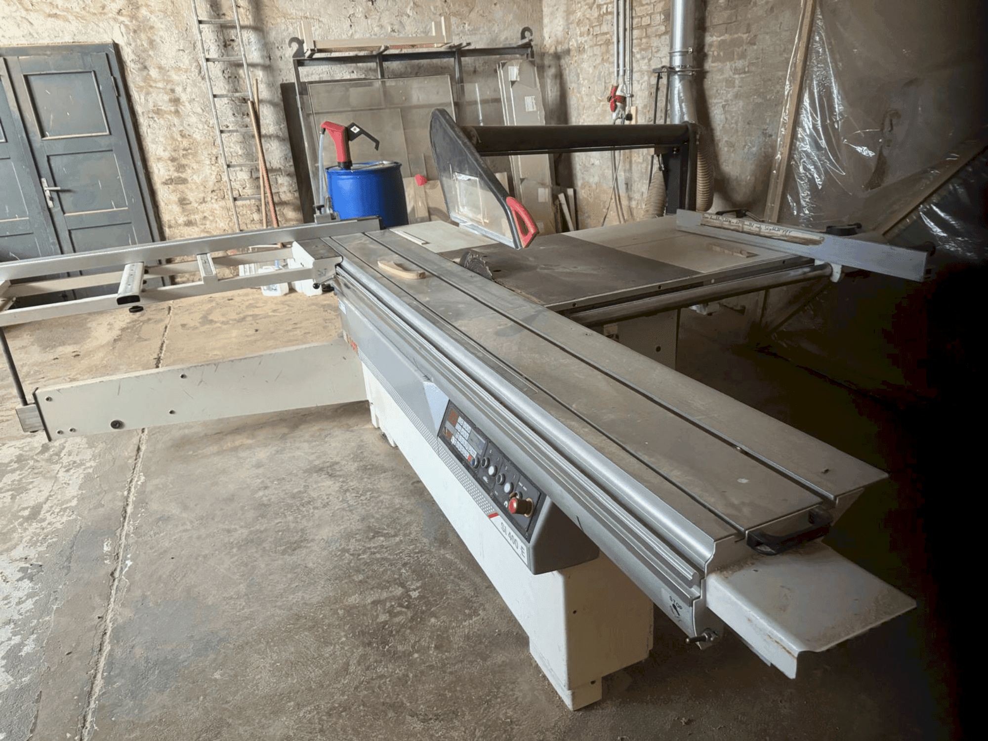 Koneen SCM SI 400E etunäkymä