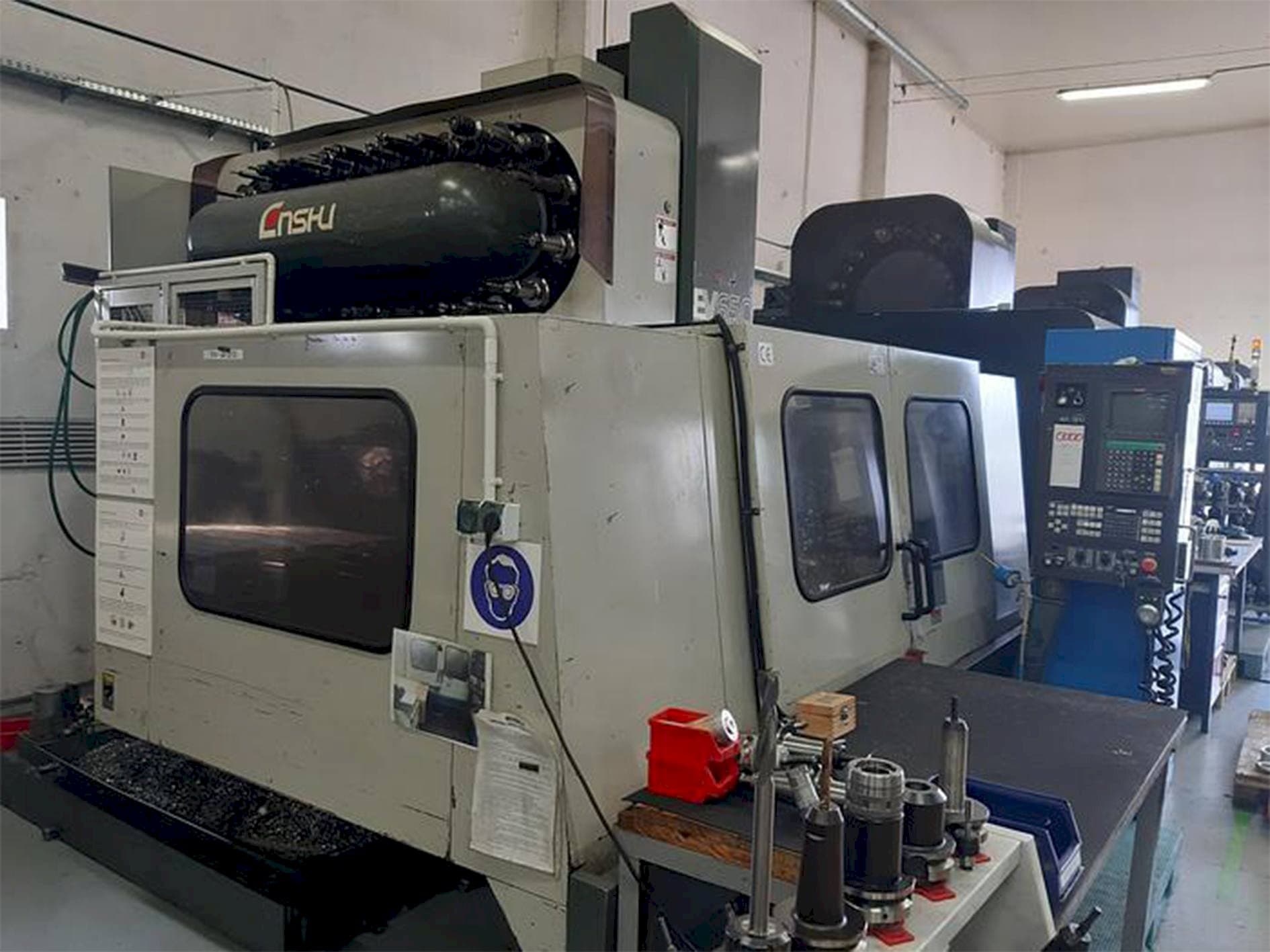 Koneen Enshu EV 650 etunäkymä