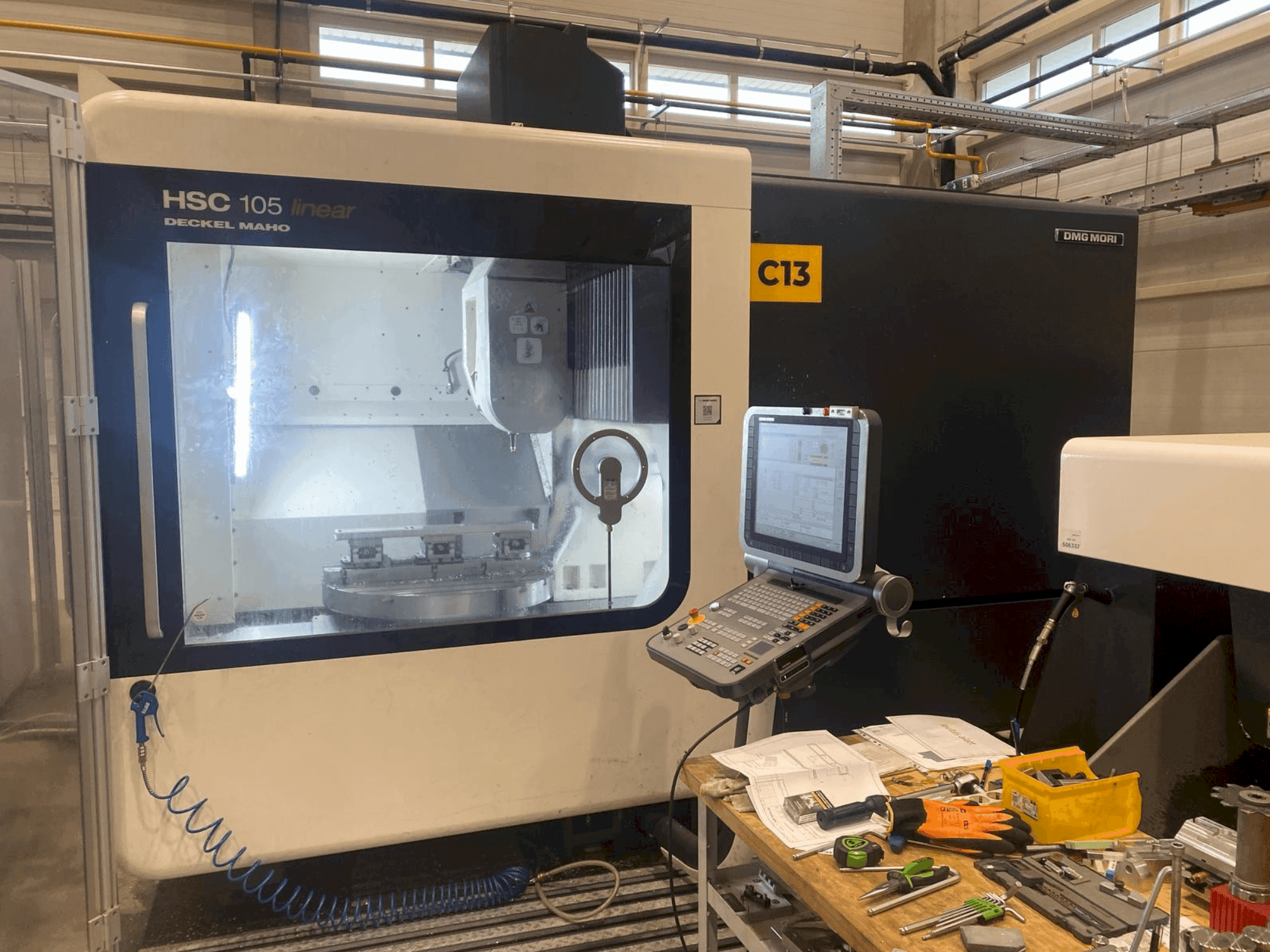 Koneen DMG MORI HSC 105 etunäkymä