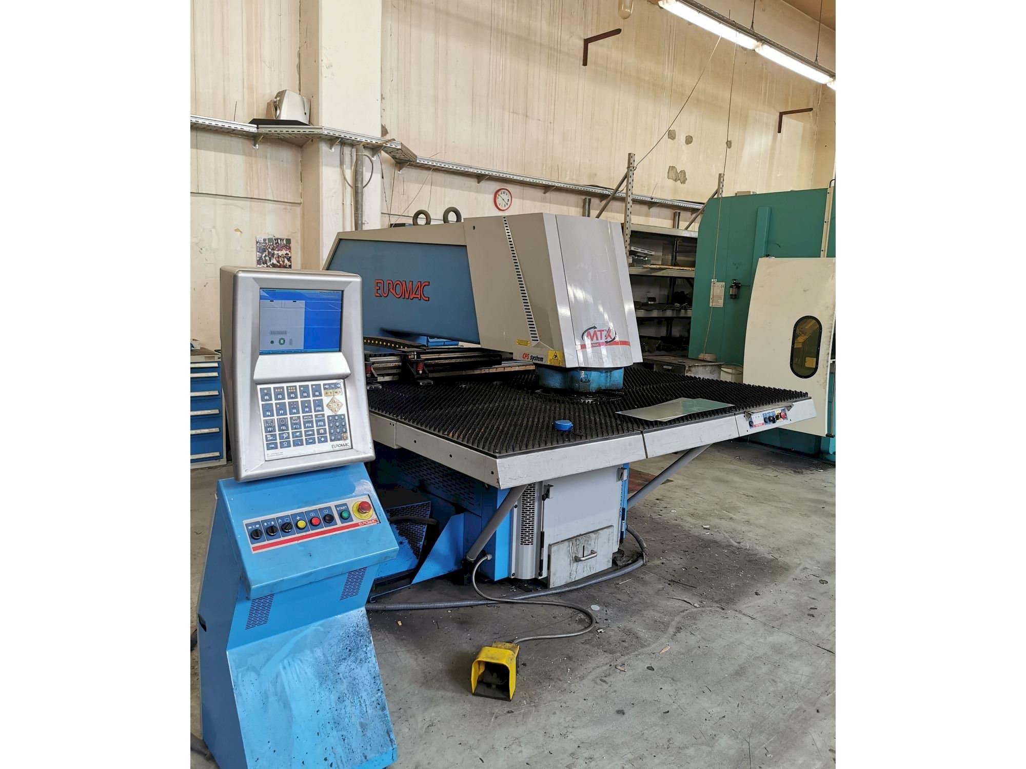Koneen  Euromac MTX INDEX vasemman sivun näkymä