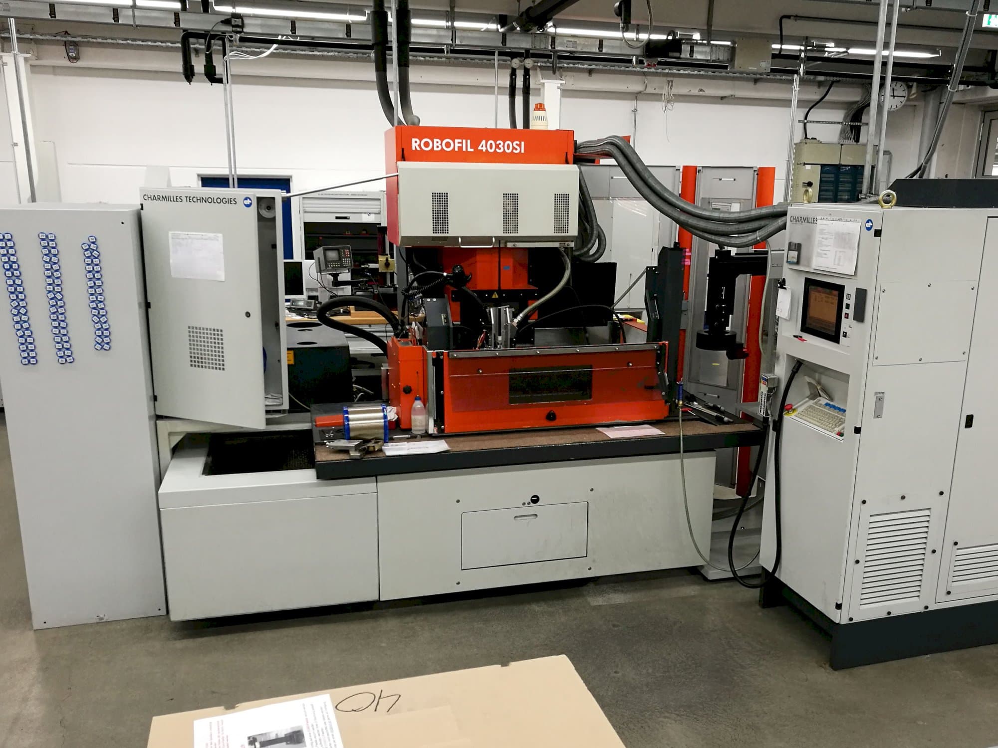 Koneen  CHARMILLES etunäkymä ROBOFIL 4030SI