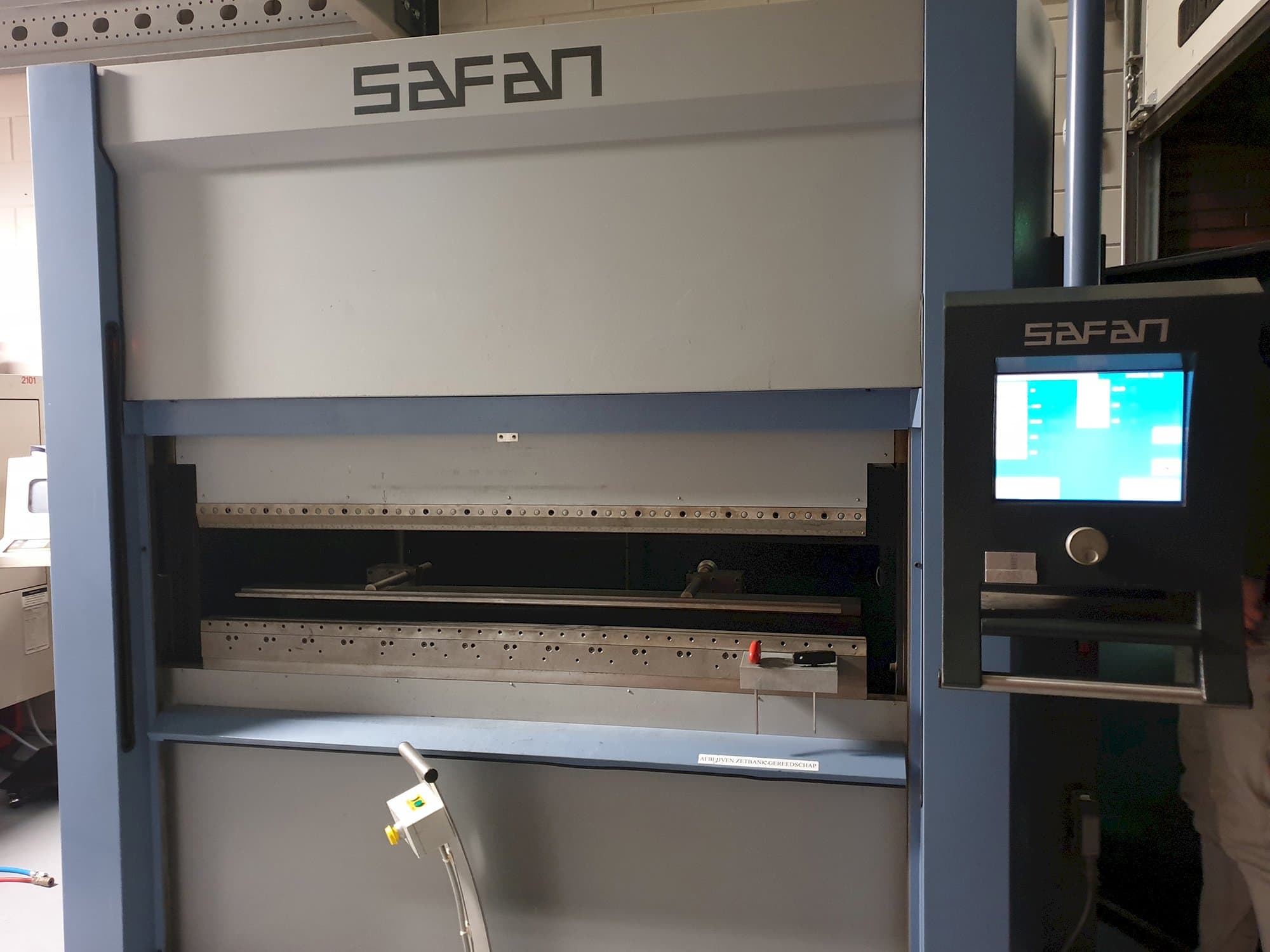 Koneen Safan etunäkymä SMK 32-K-1600