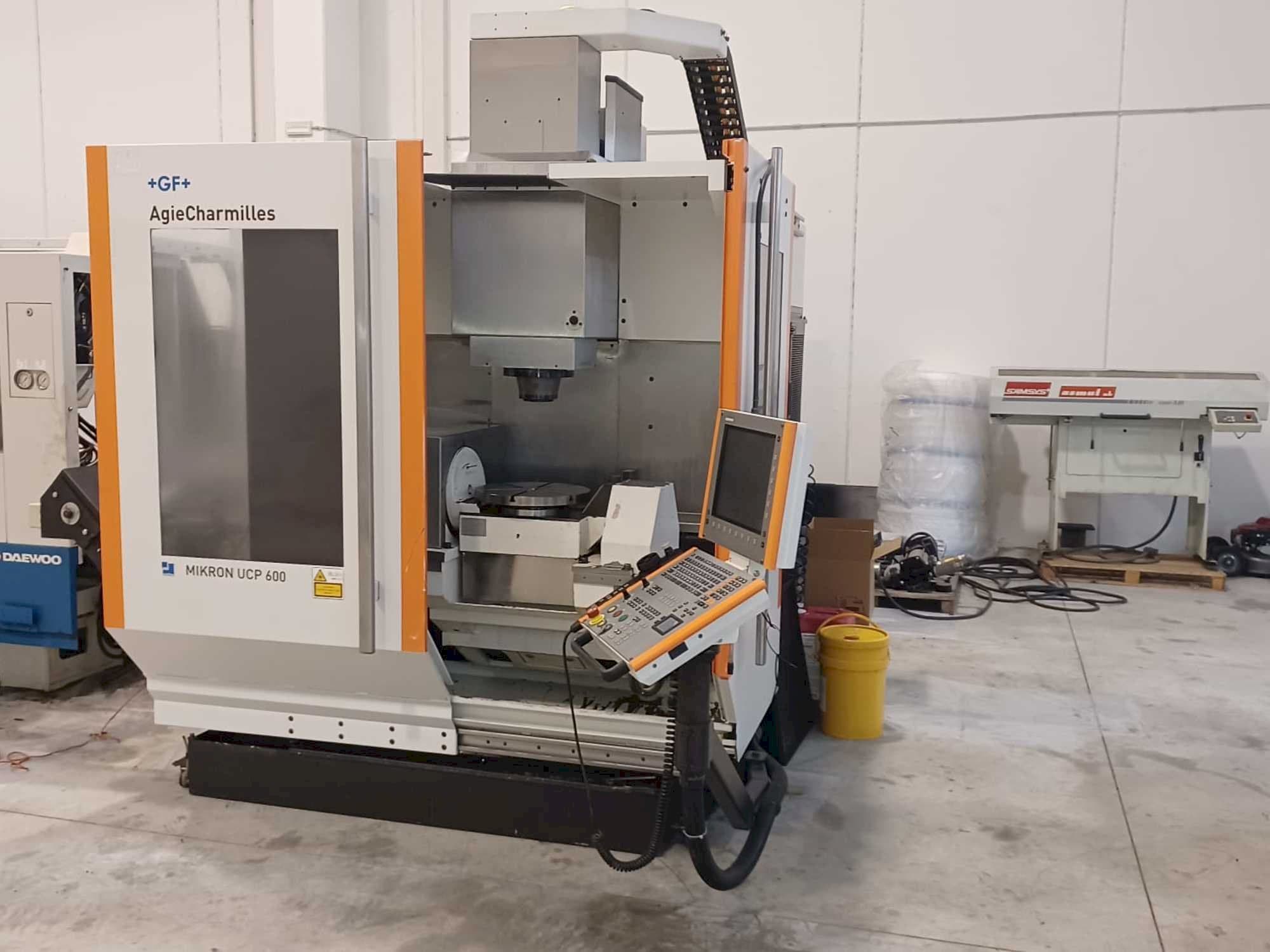 Koneen  AgieCharmilles Mikron UCP 600 etunäkymä