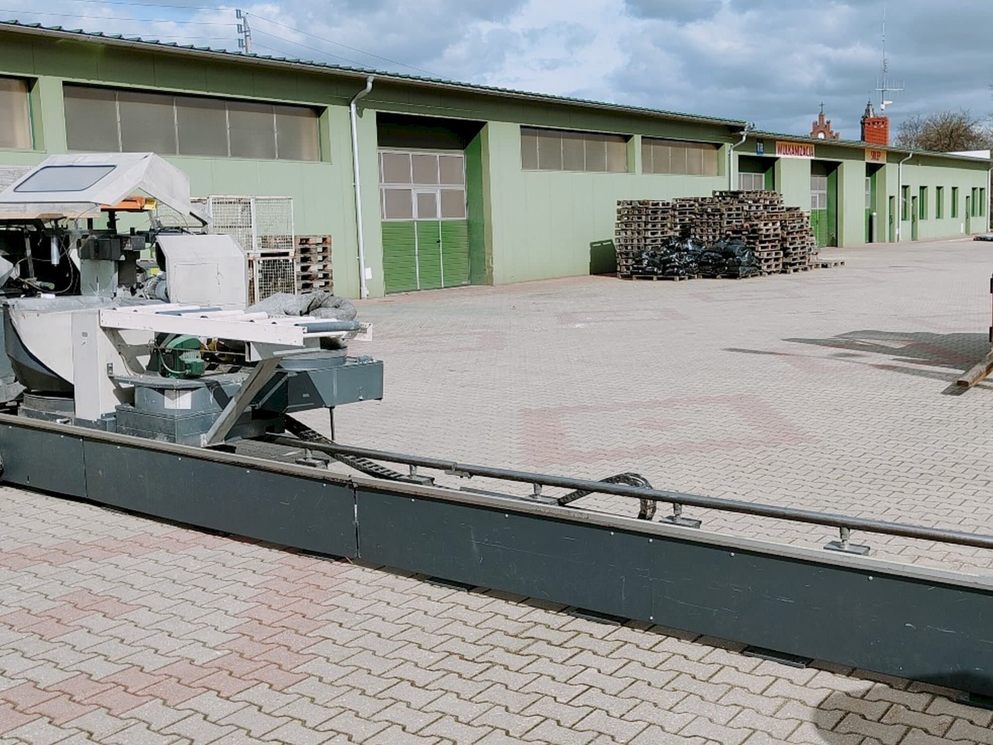 Koneen Elumatec DG 244/2 etunäkymä