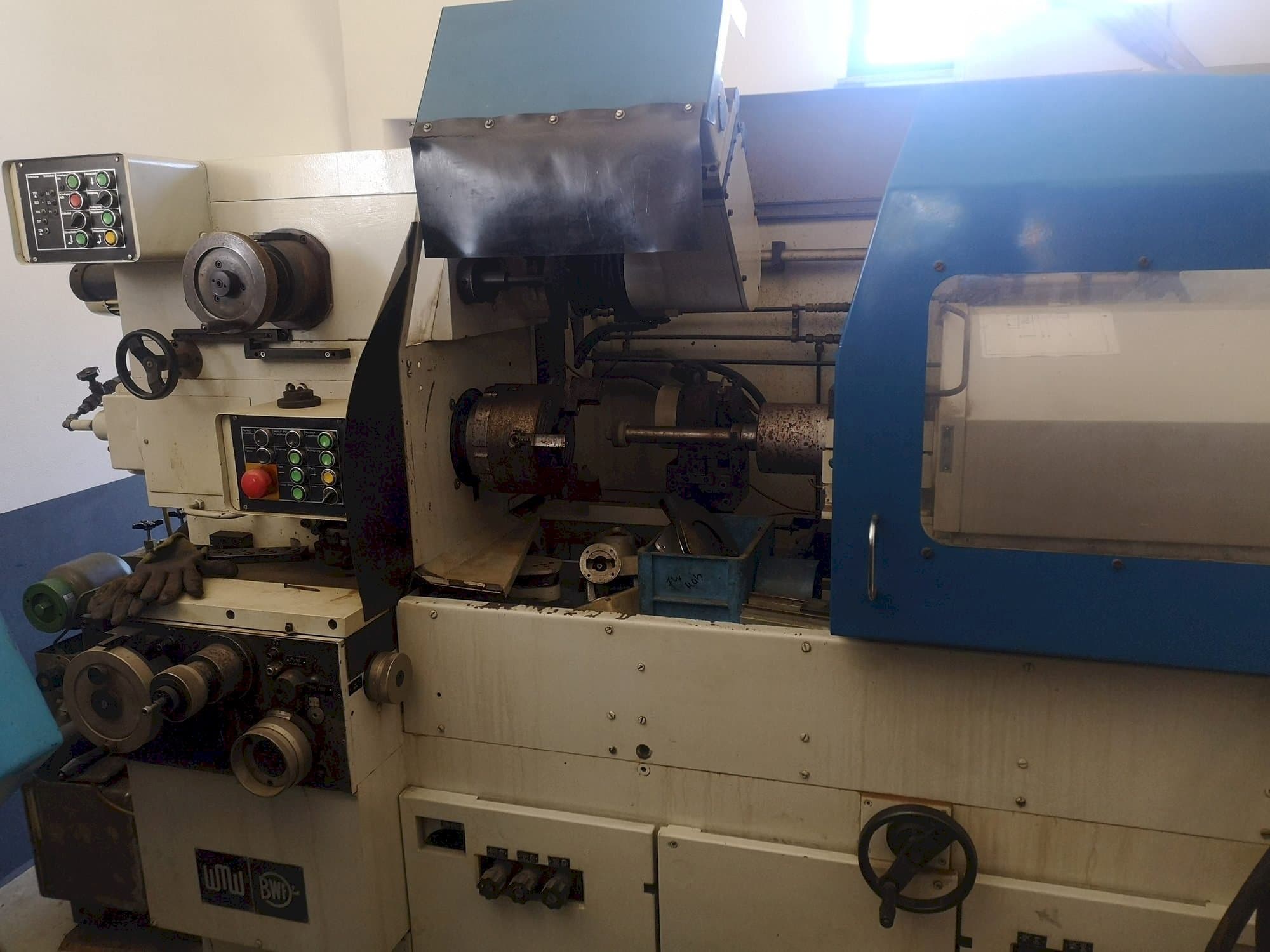 Koneen WMW SI4 etunäkymä