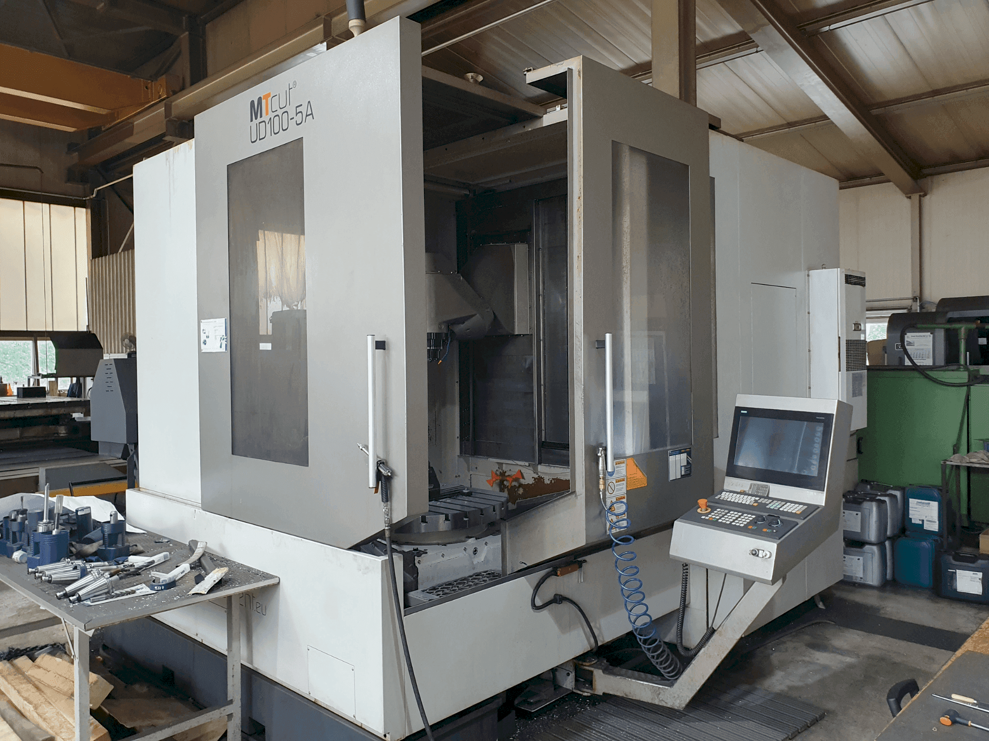 Koneen MTcut UD100-5A etunäkymä