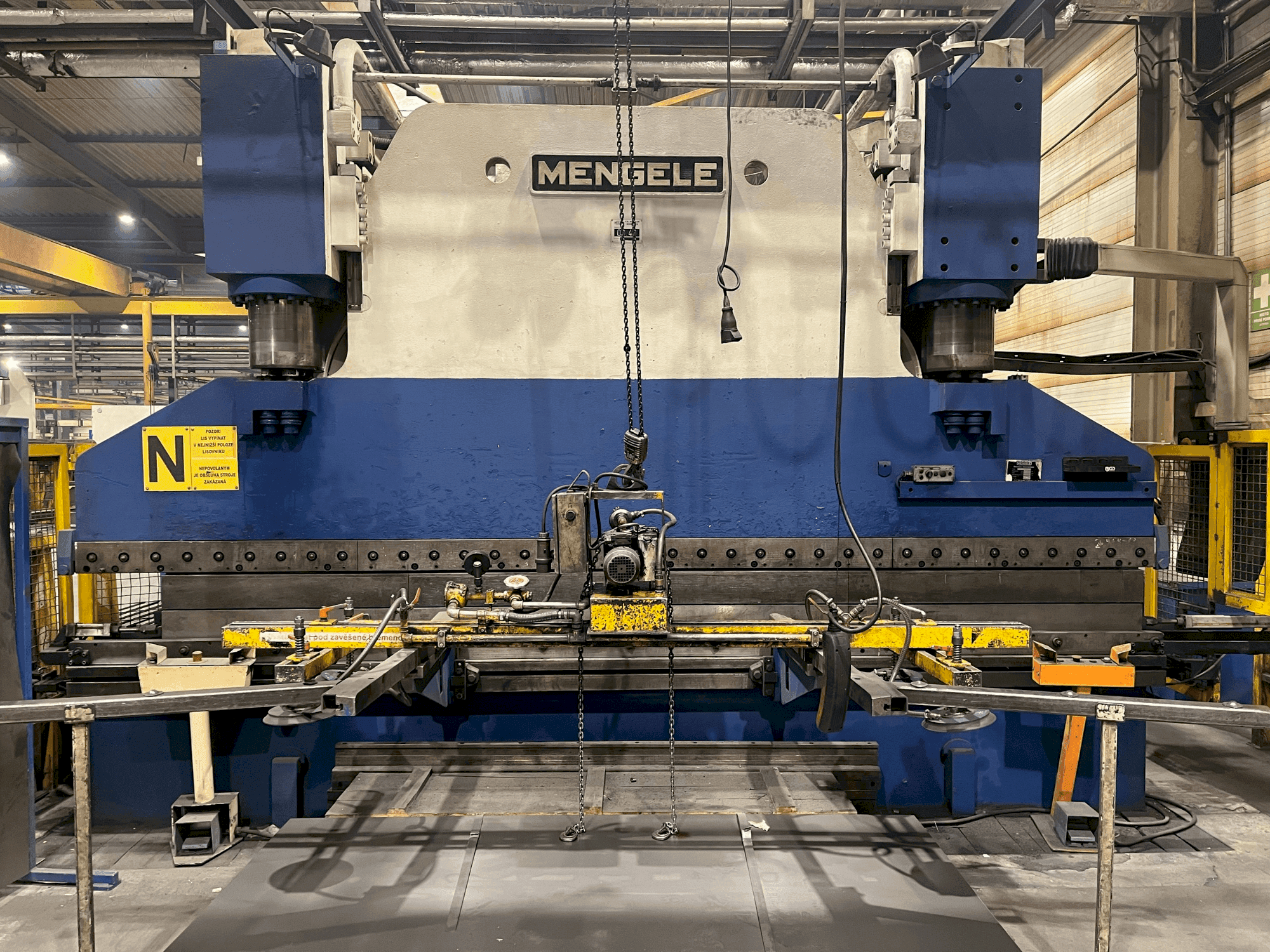 Koneen MENGELE D 400-3/5 etunäkymä