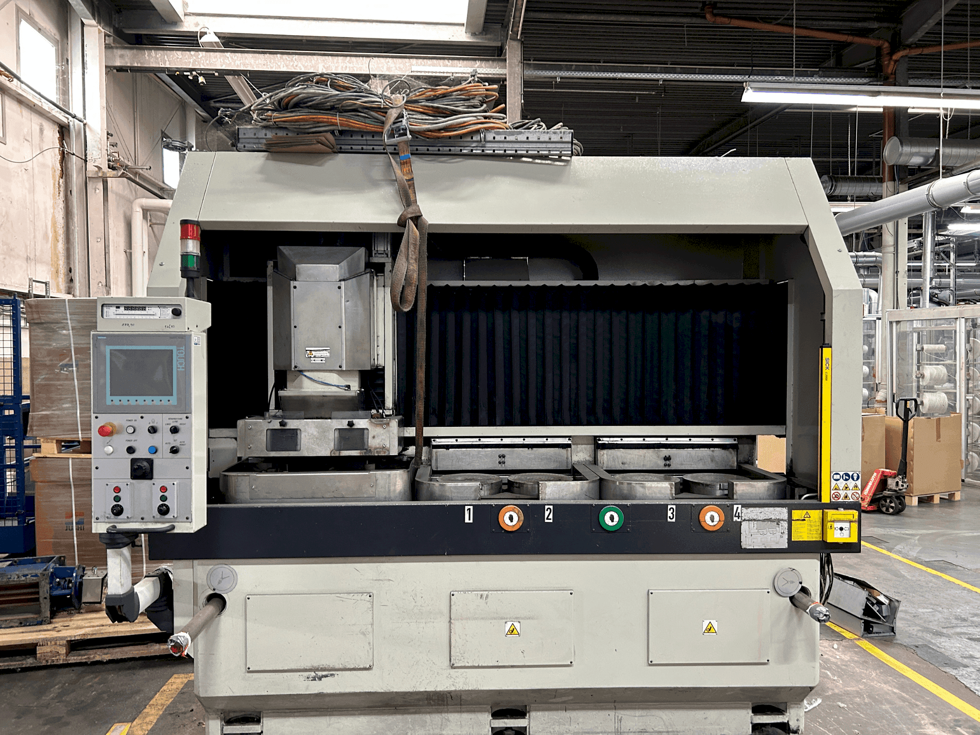 Koneen Lodi VHP 300 4T CN etunäkymä