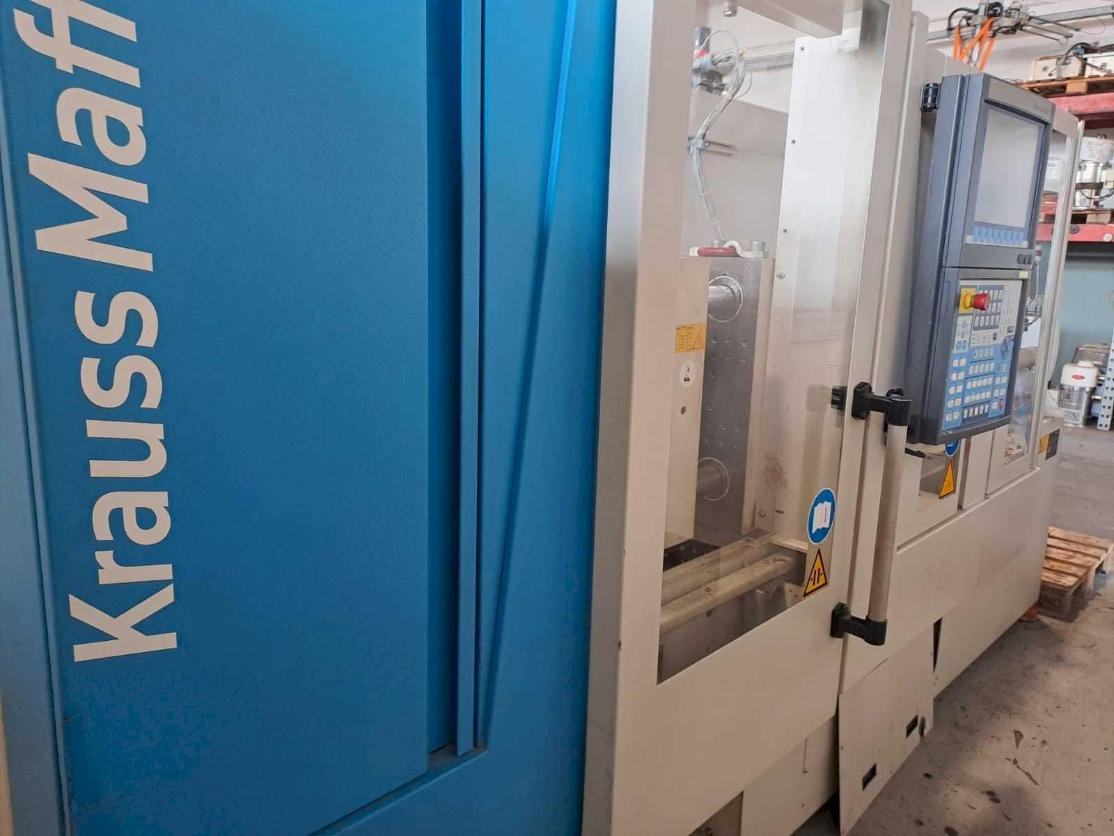 Koneen Krauss Maffei 35-180CX etunäkymä