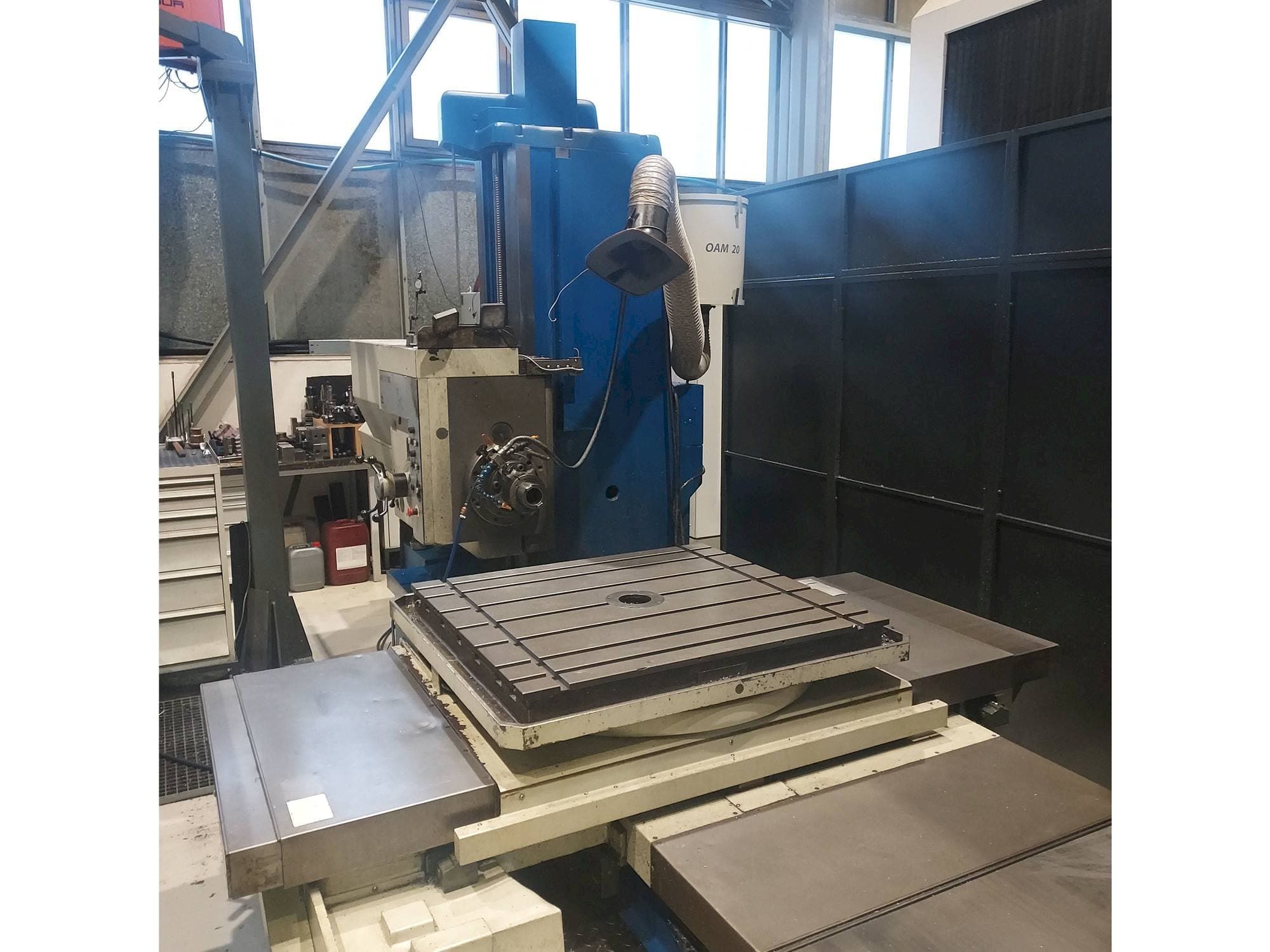 Koneen TOS WH 10 CNC etunäkymä