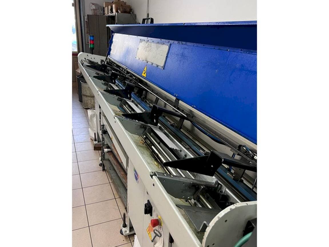 Koneen  TSUGAMI HS207 oikean sivun näkymä