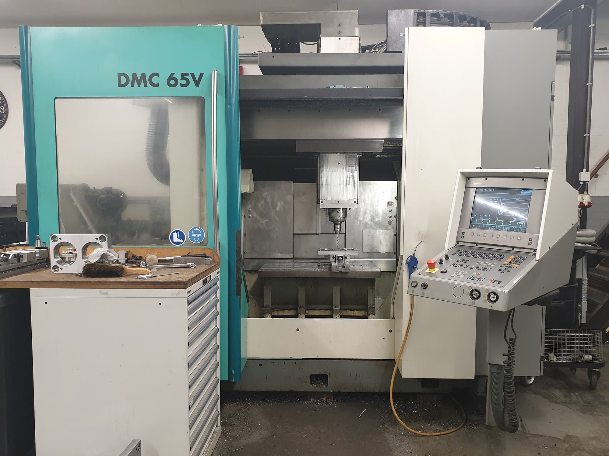 Koneen  DECKEL MAHO etunäkymä DMC 65V