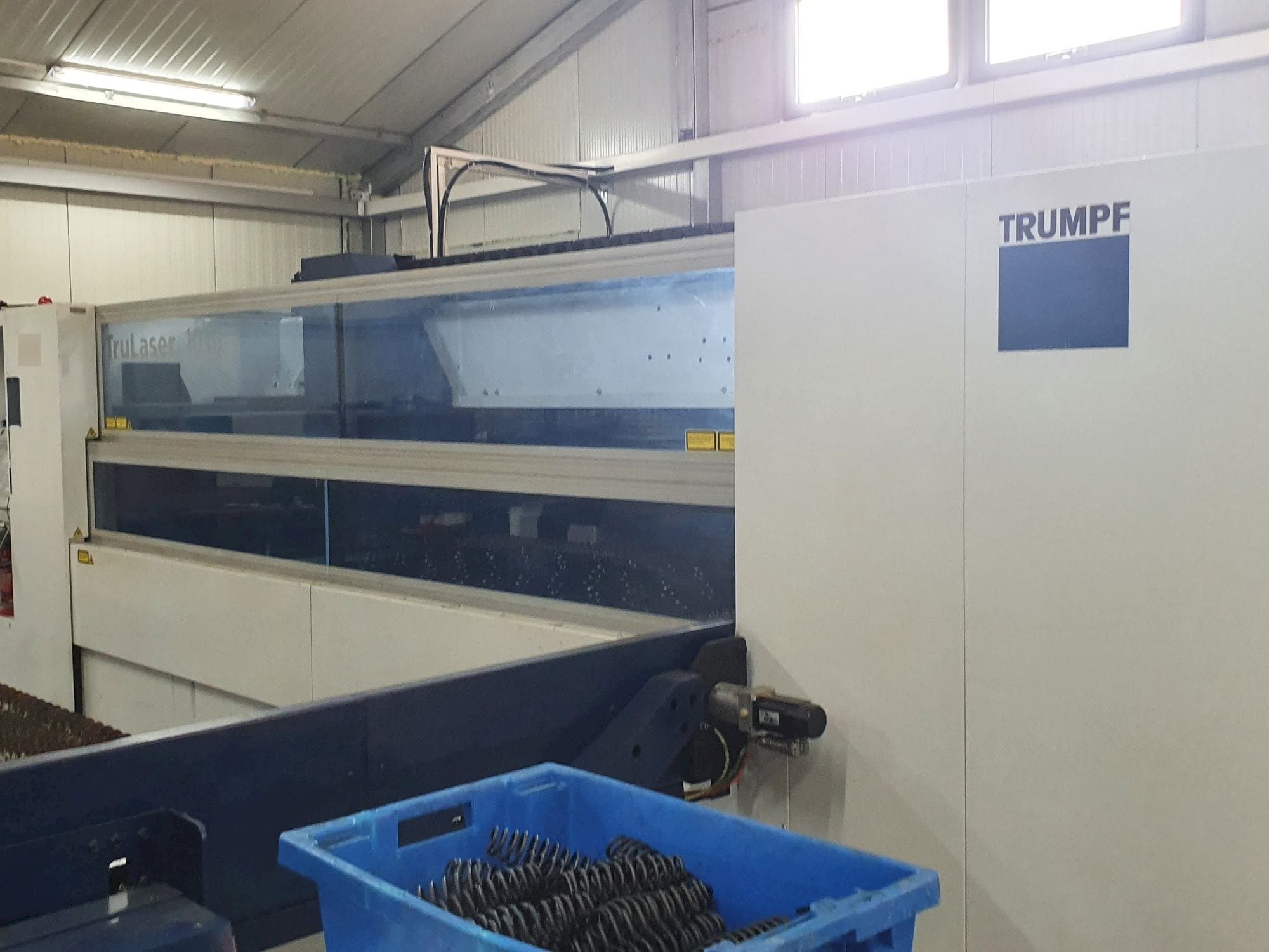Koneen  Trumpf TruLaser 1030 etunäkymä