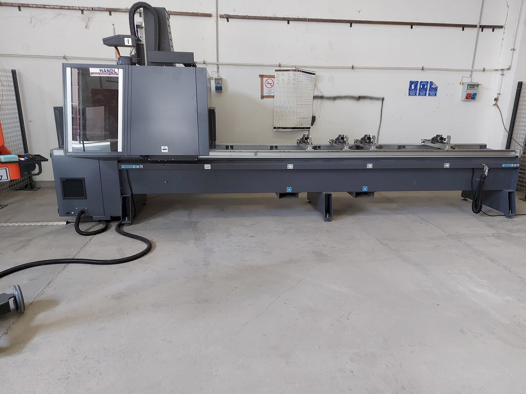 Koneen  Tekna TKE943-4 etunäkymä