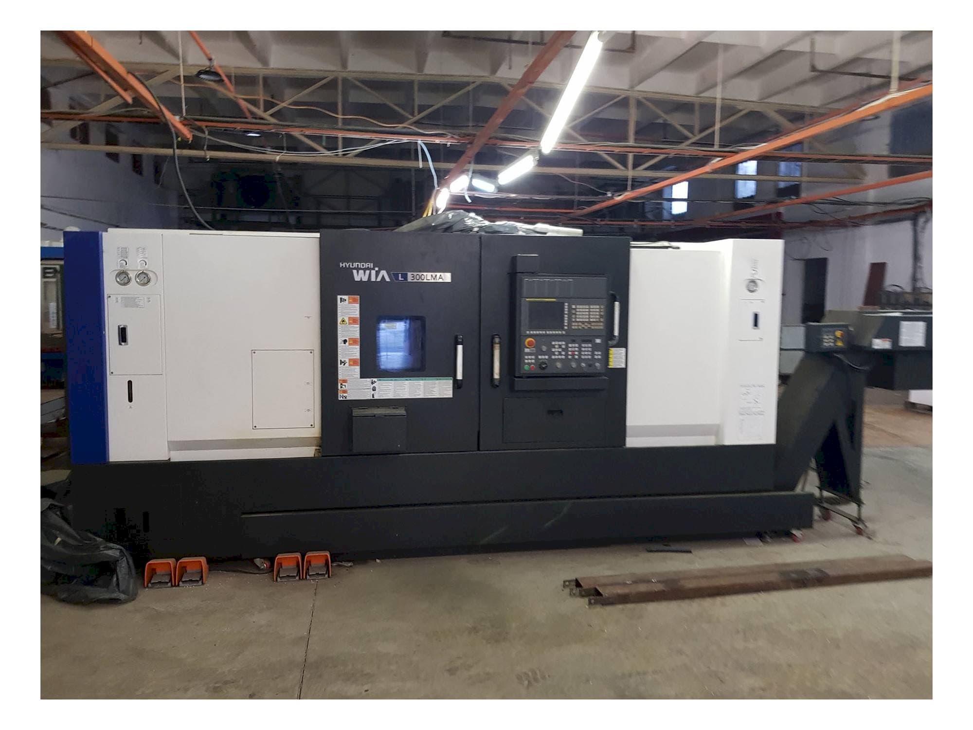 Koneen Hyundai Wia L300LMA etunäkymä