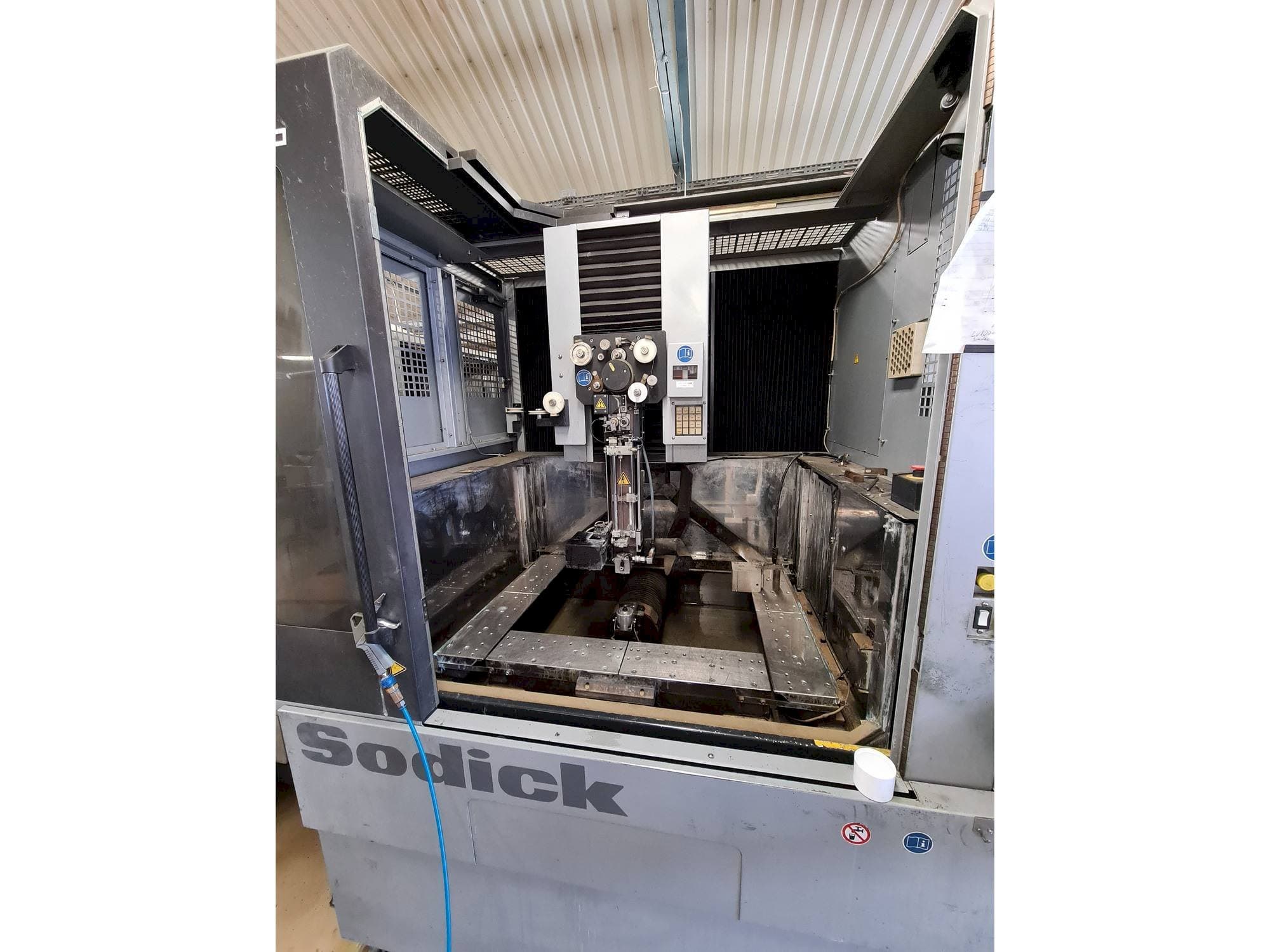 Koneen Sodick AQ750L etunäkymä