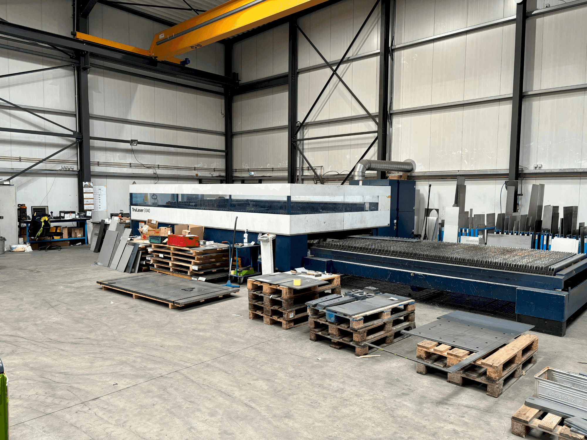 Koneen TRUMPF TruLaser 3040 etunäkymä