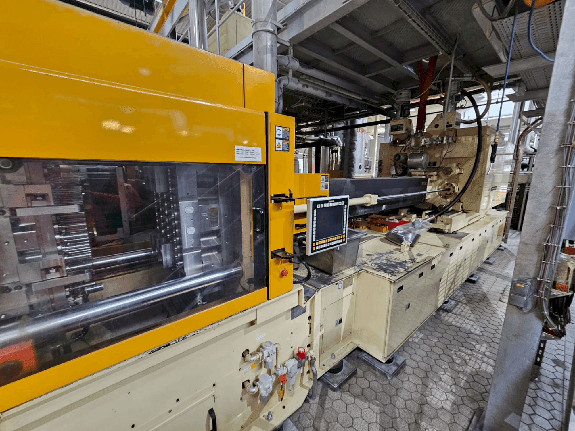 Koneen Husky HPETL230E-RSE95D-95 etunäkymä