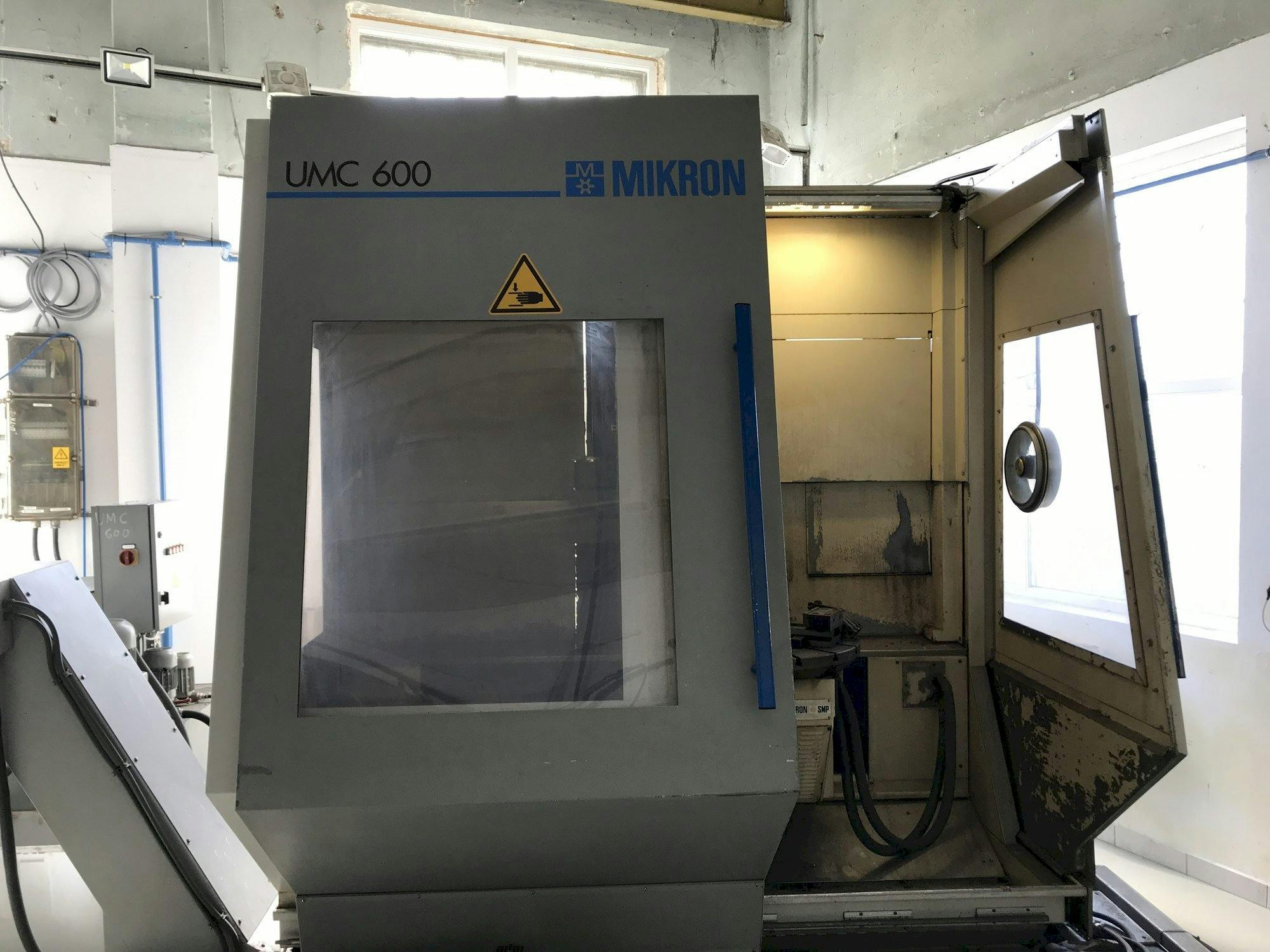Koneen  MIKRON UMC 600 etunäkymä