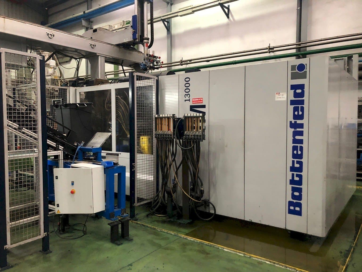 Koneen Battenfeld HM 13000 etunäkymä