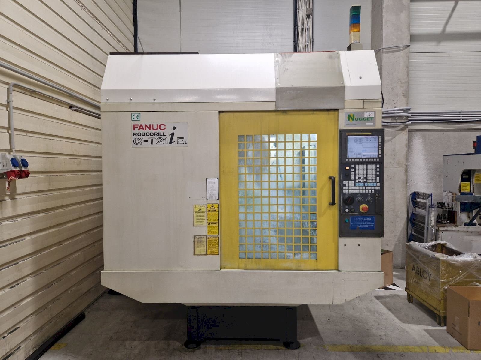 Koneen FANUC Robodrill a-T21iEL etunäkymä