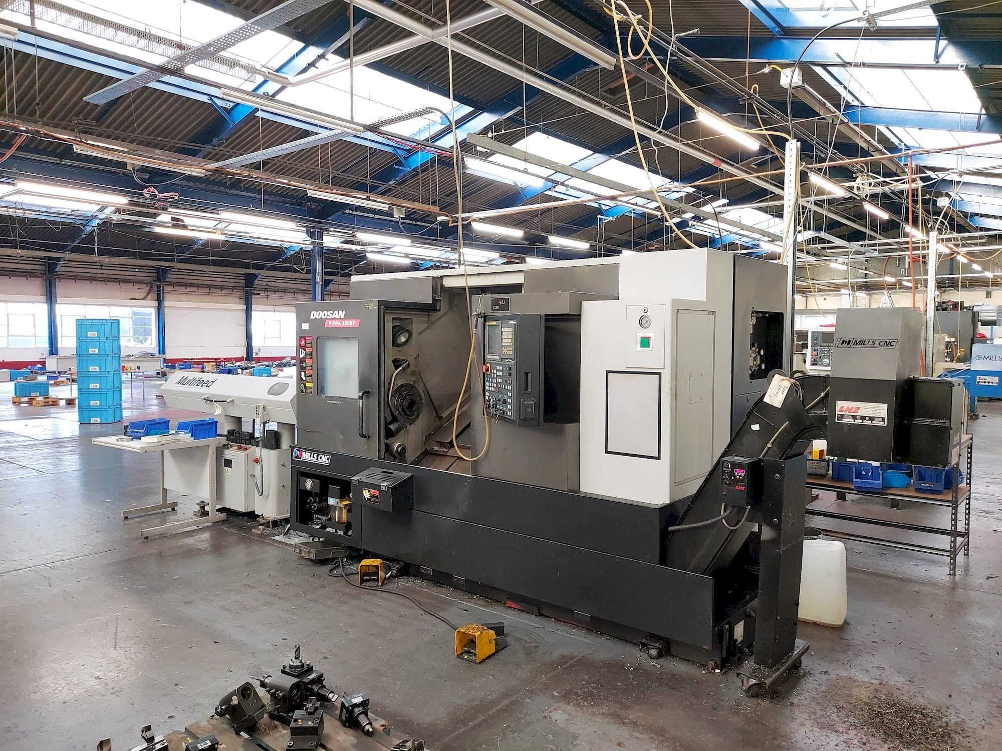 Koneen Doosan Puma 2600Y etunäkymä