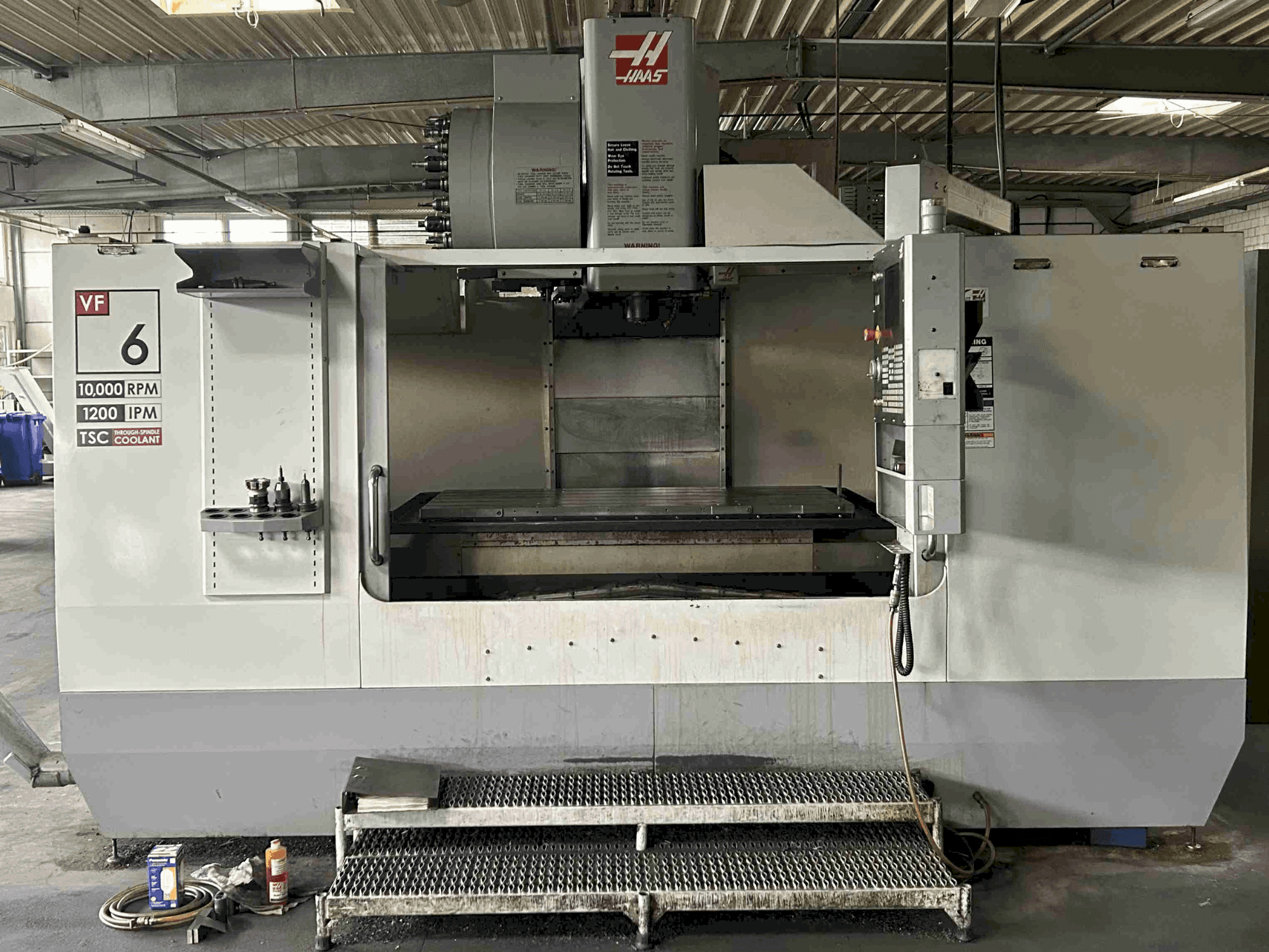Koneen HAAS VF 6 BHE etunäkymä