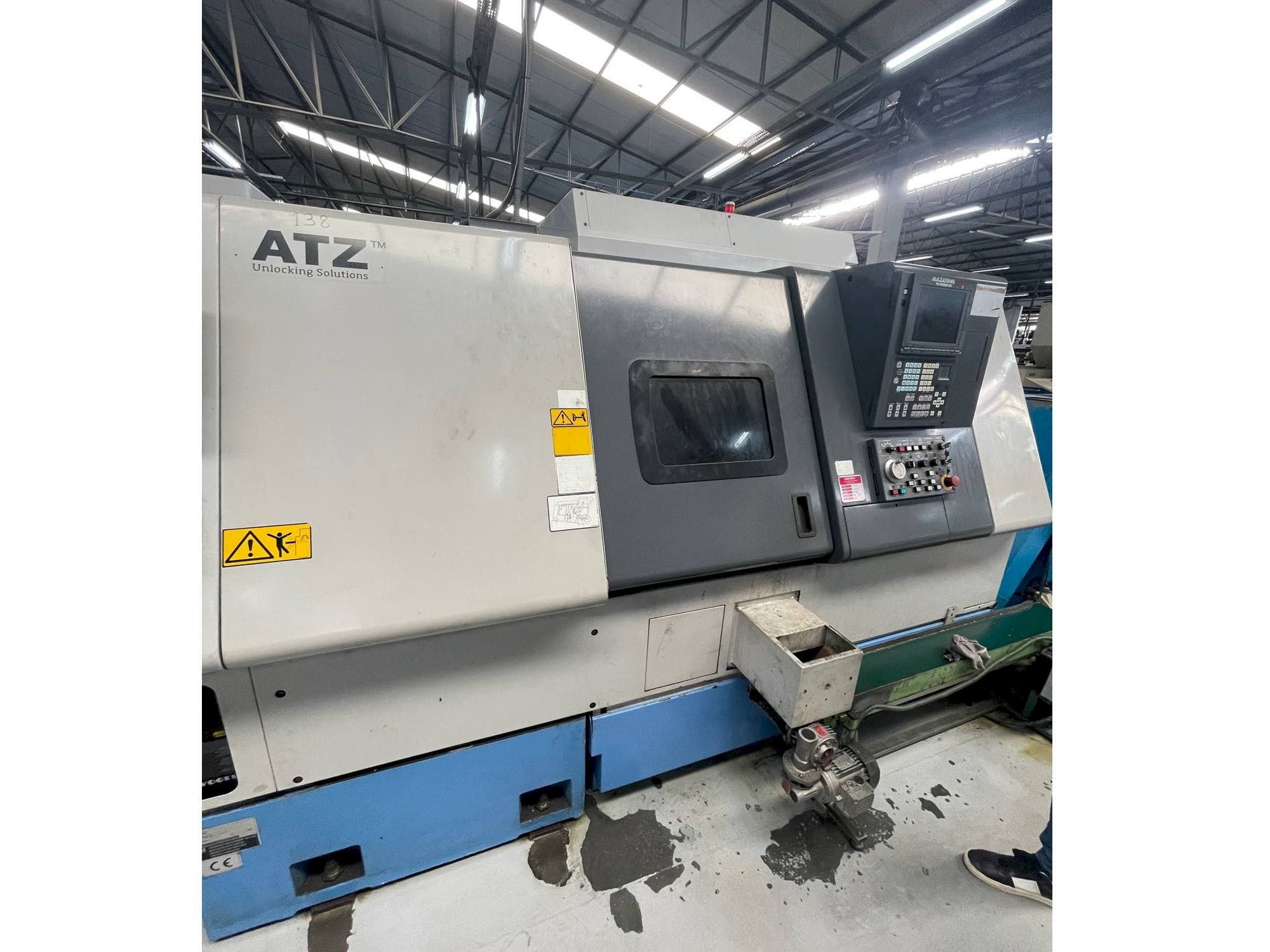 Koneen Mazak SQT 250MS vasen näkymä
