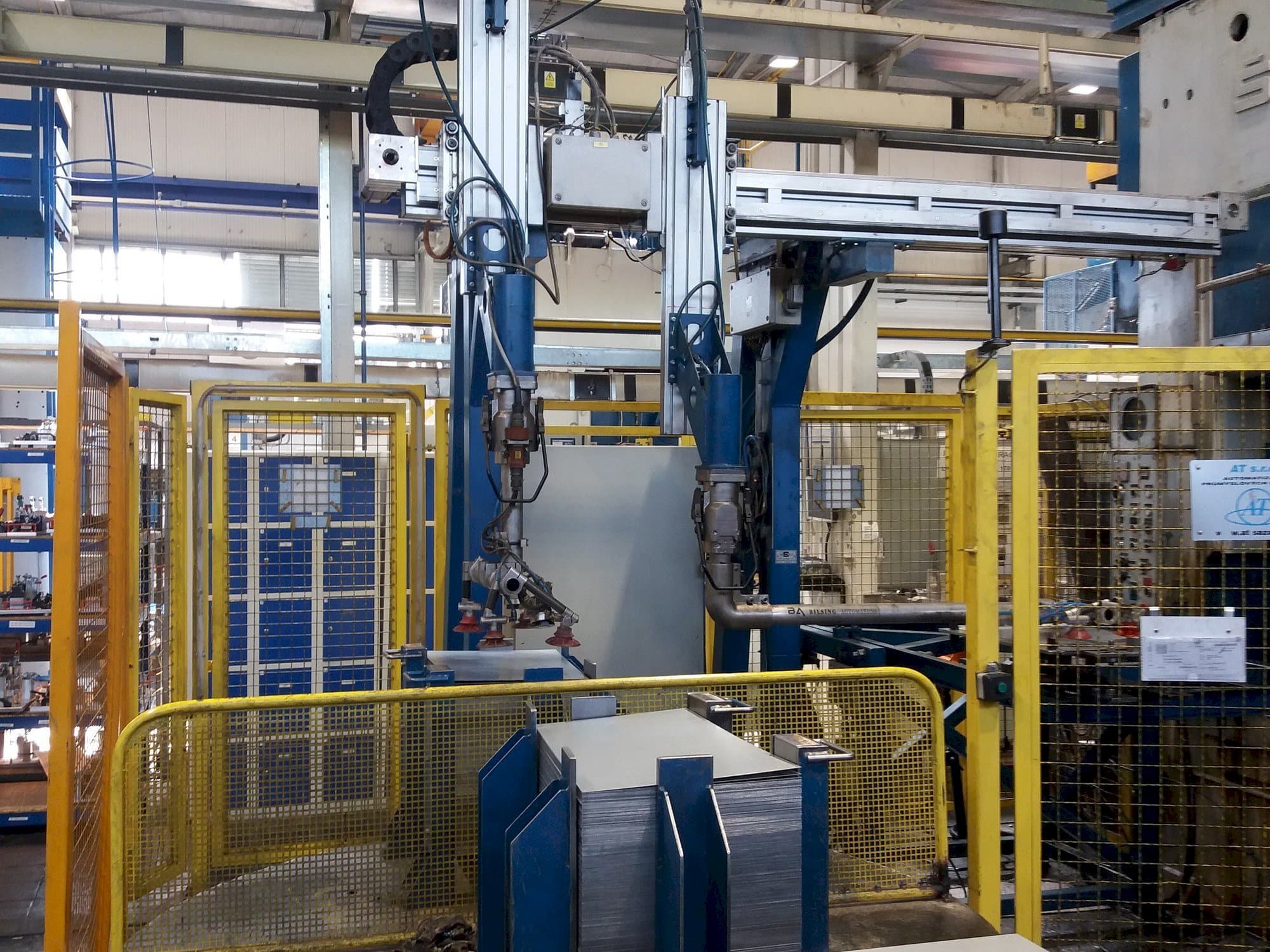 Koneen  SMERAL LKT 250 etunäkymä