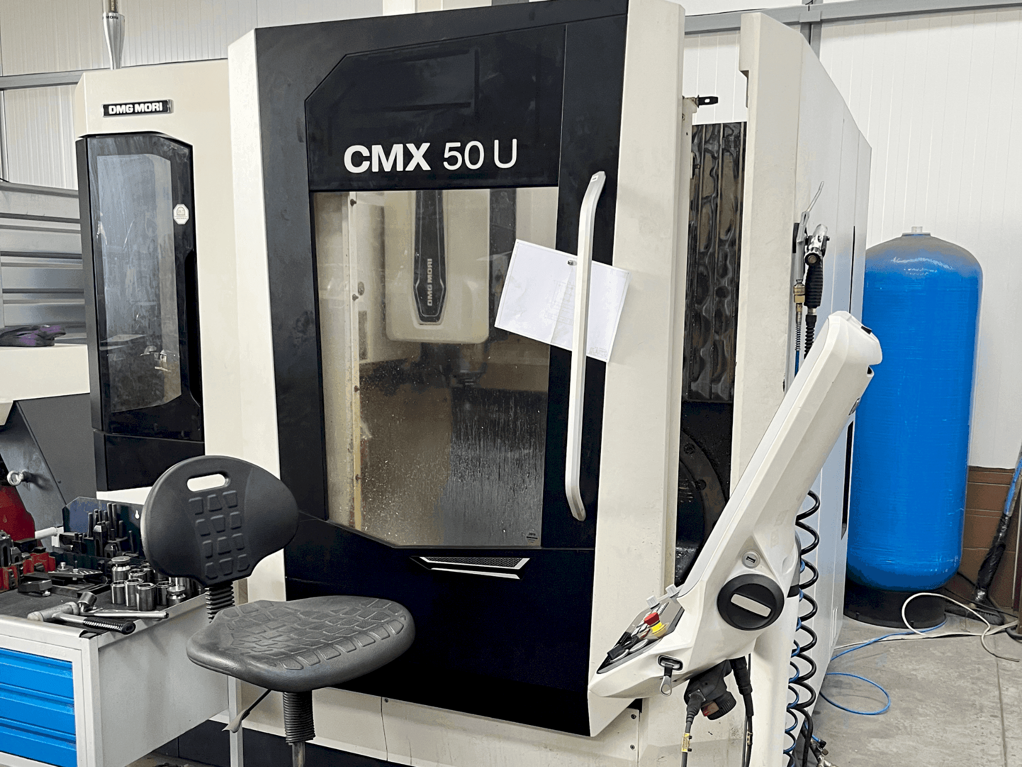 Koneen DMG MORI CMX 50 U etunäkymä