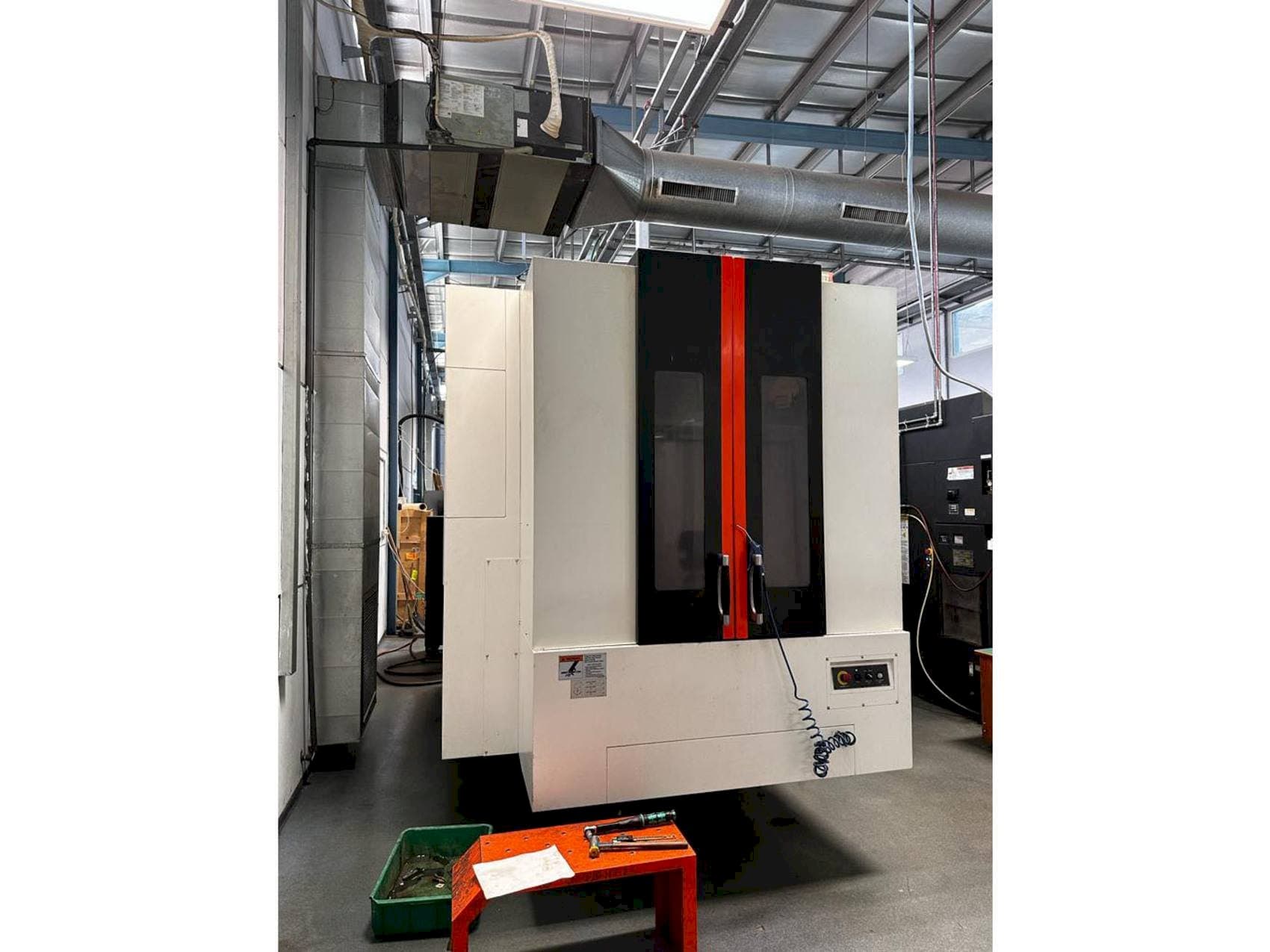 Koneen  Mazak NEXUS 4000-III etunäkymä