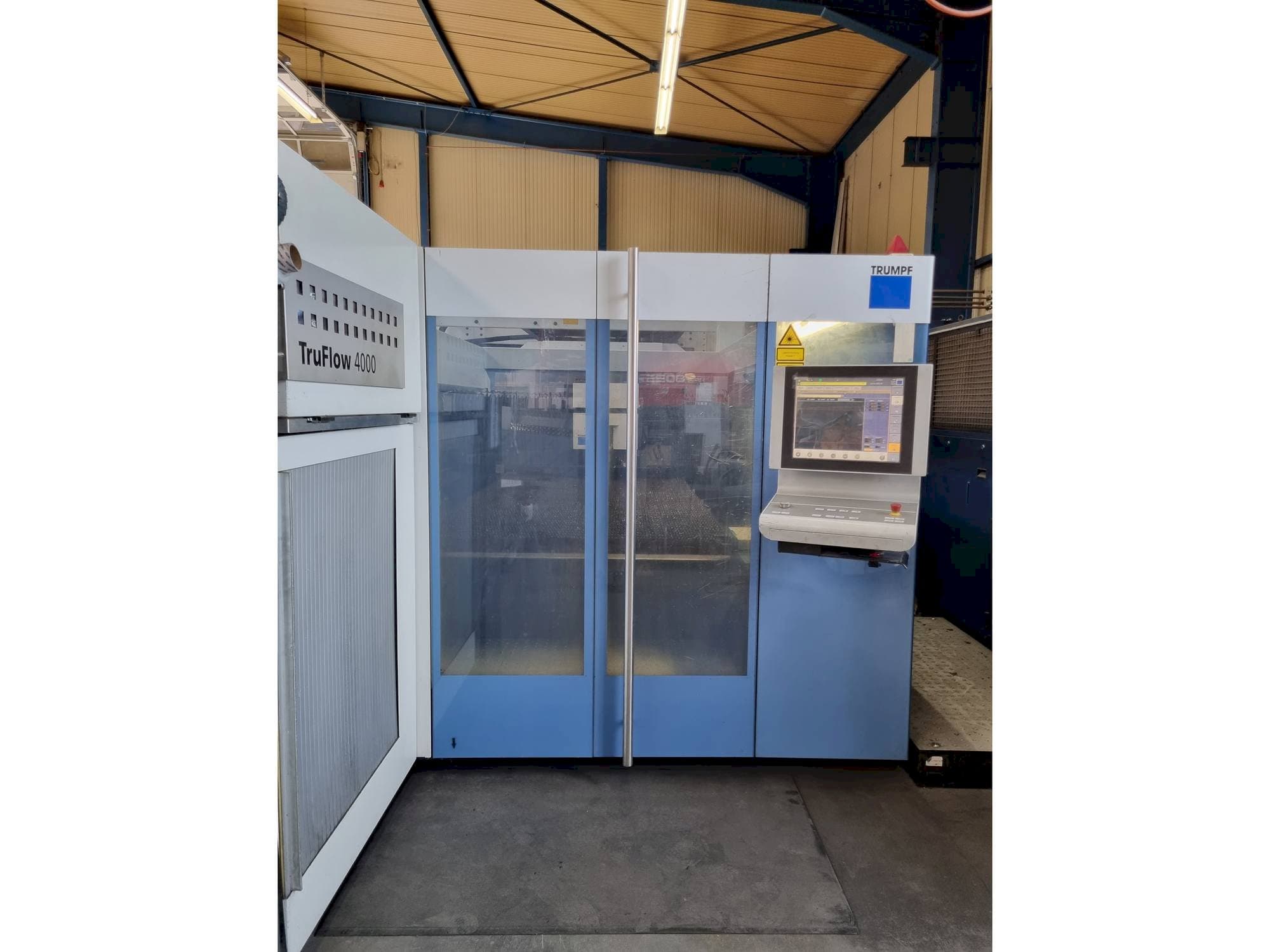 Koneen Trumpf TruLaser 3030 etunäkymä