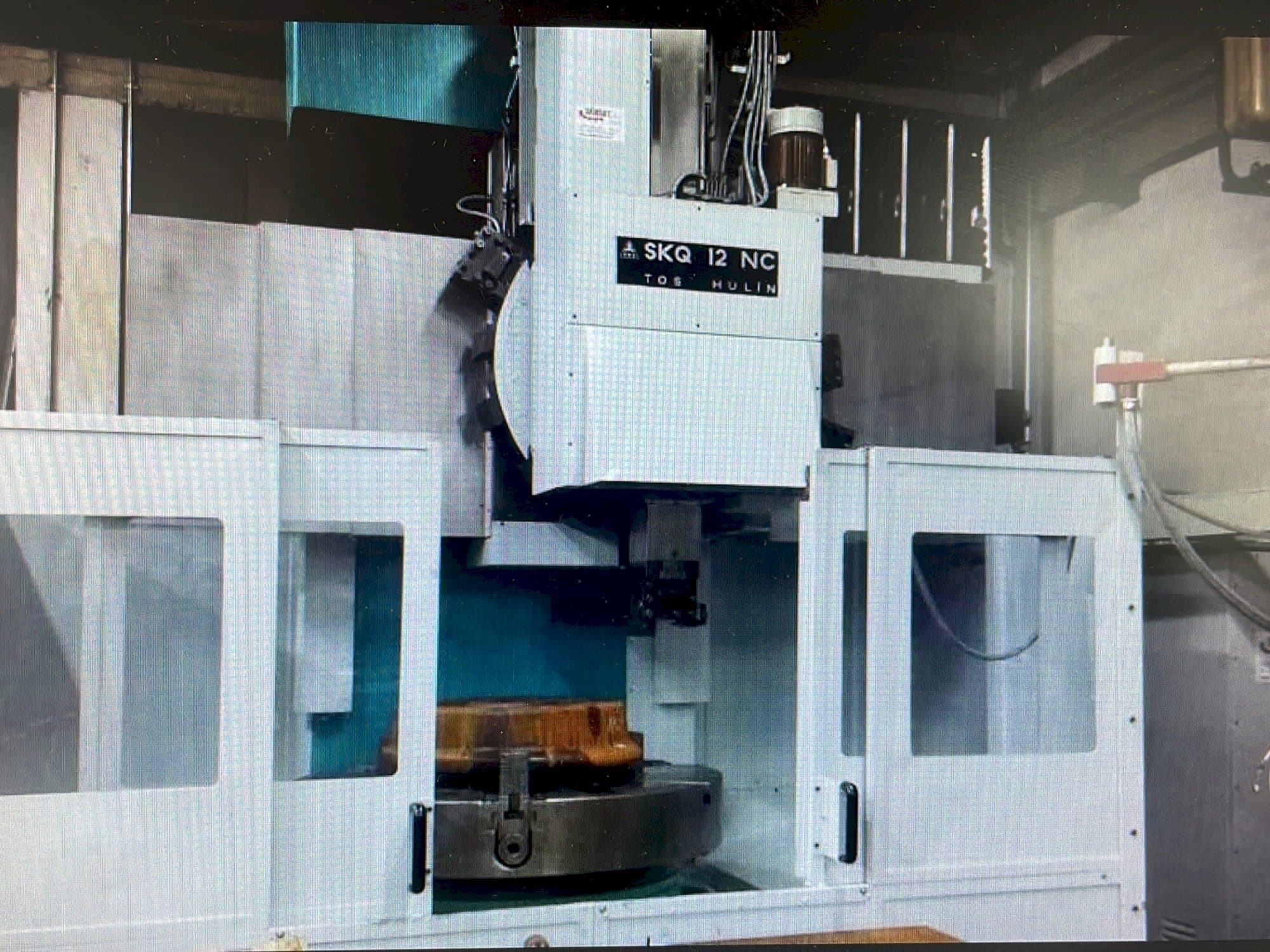 Koneen  TOS SKQ 12 NC etunäkymä