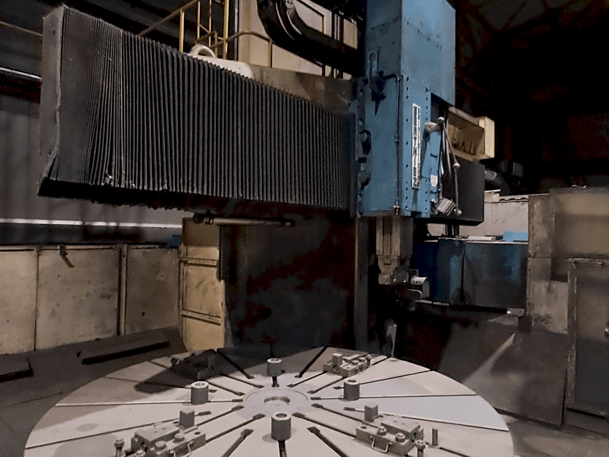 Koneen  Berthiez TMM 200 (1980) etunäkymä