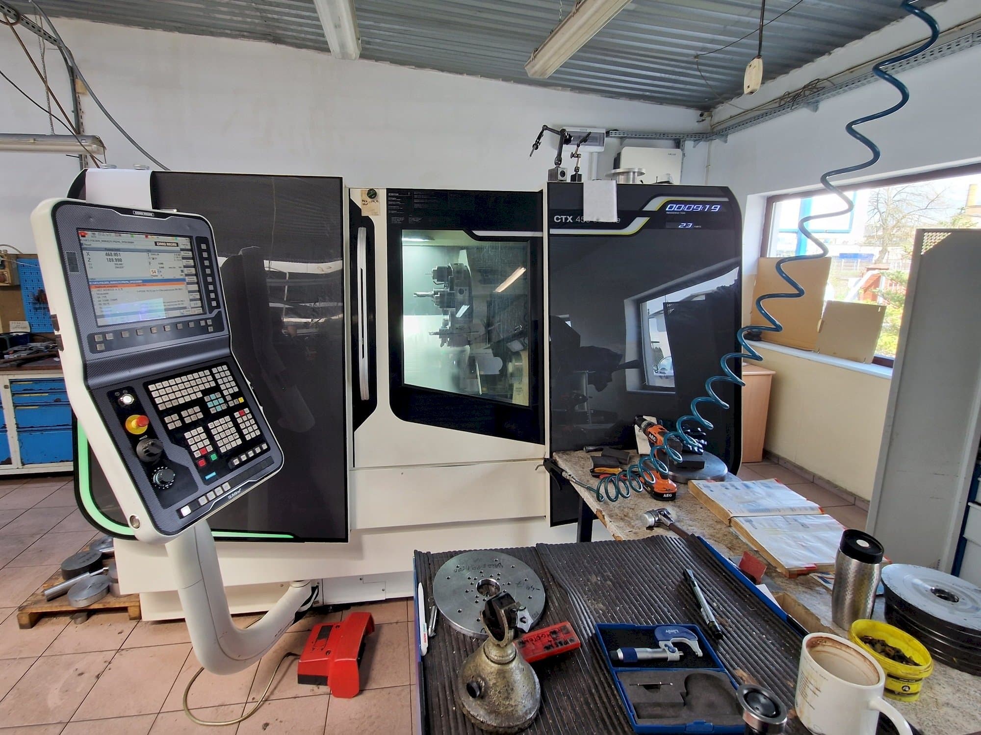Koneen  DMG MORI CTX 450 ecoline etunäkymä